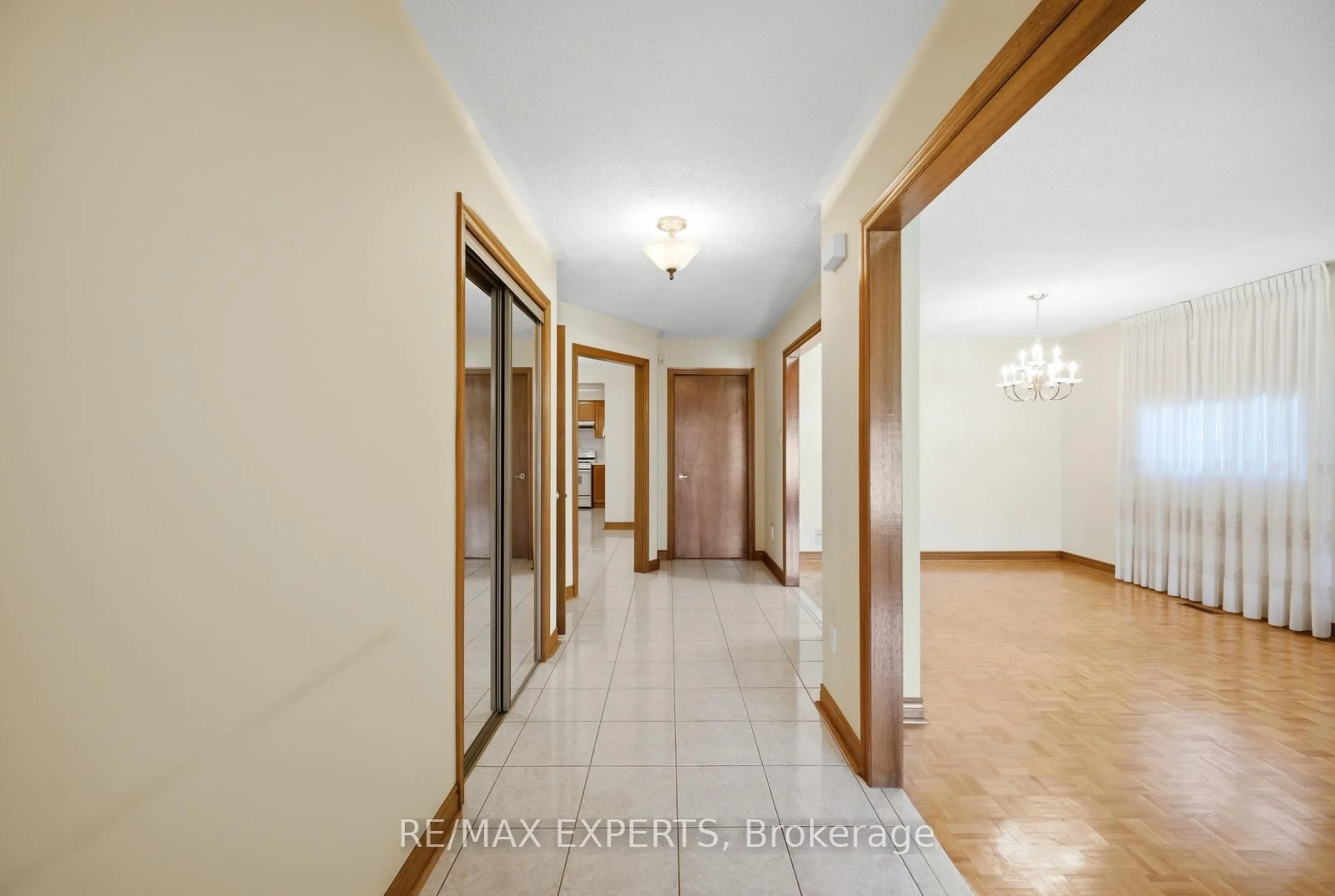 Indoor foyer for 92 Mapes Ave, Vaughan Ontario L4L 8R9