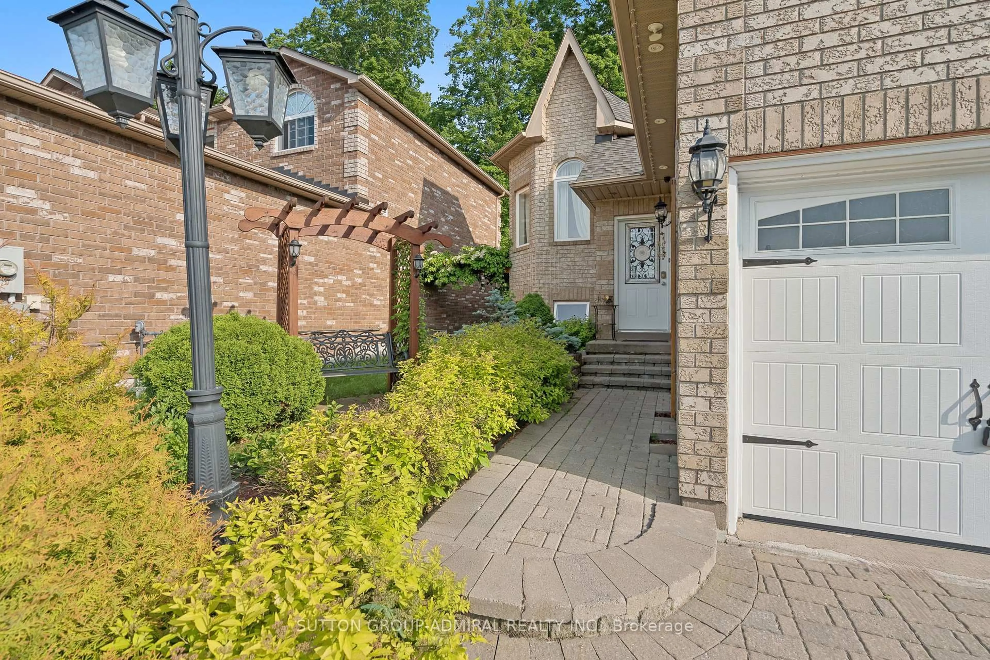 Patio, street for 1221 Laurand St, Innisfil Ontario L9S 0E6