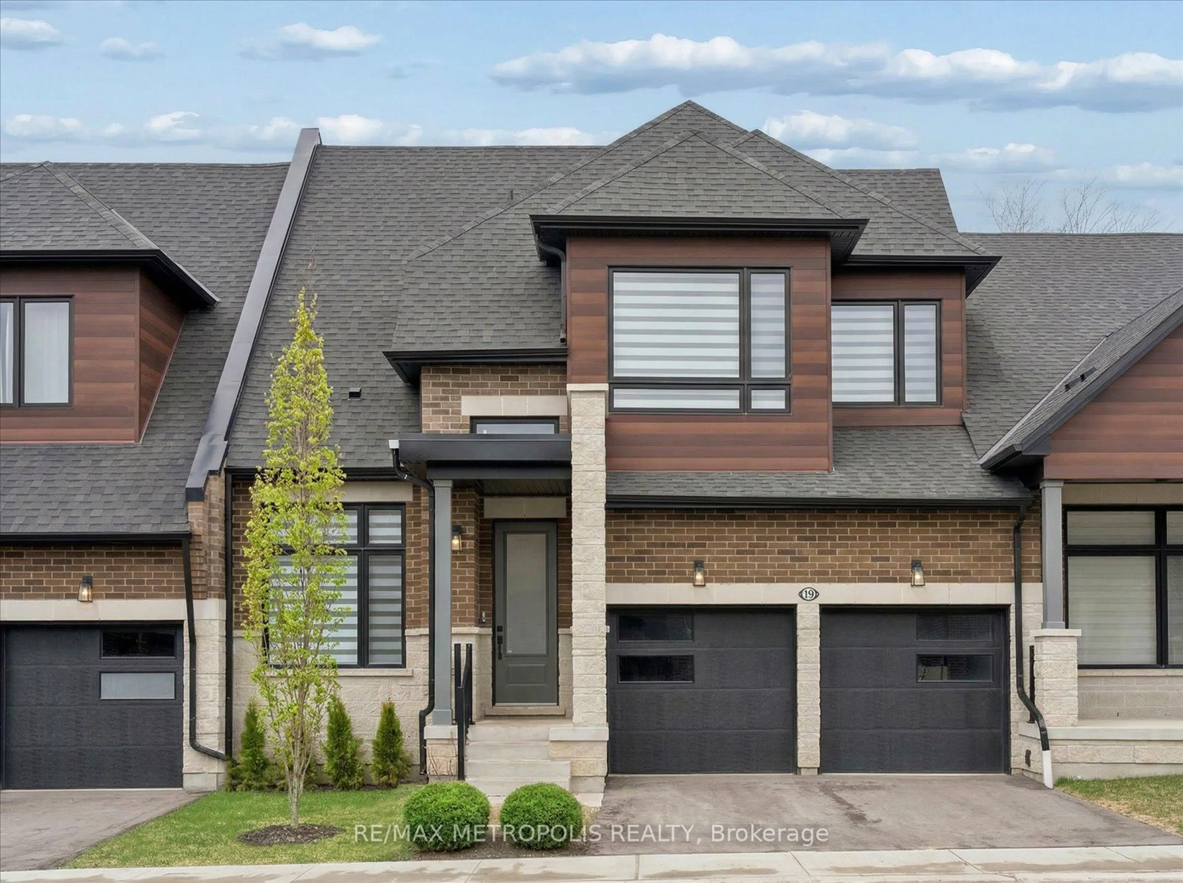 Home with brick exterior material, street for 19 Vern Robertson Gate, Uxbridge Ontario L9P 0R9