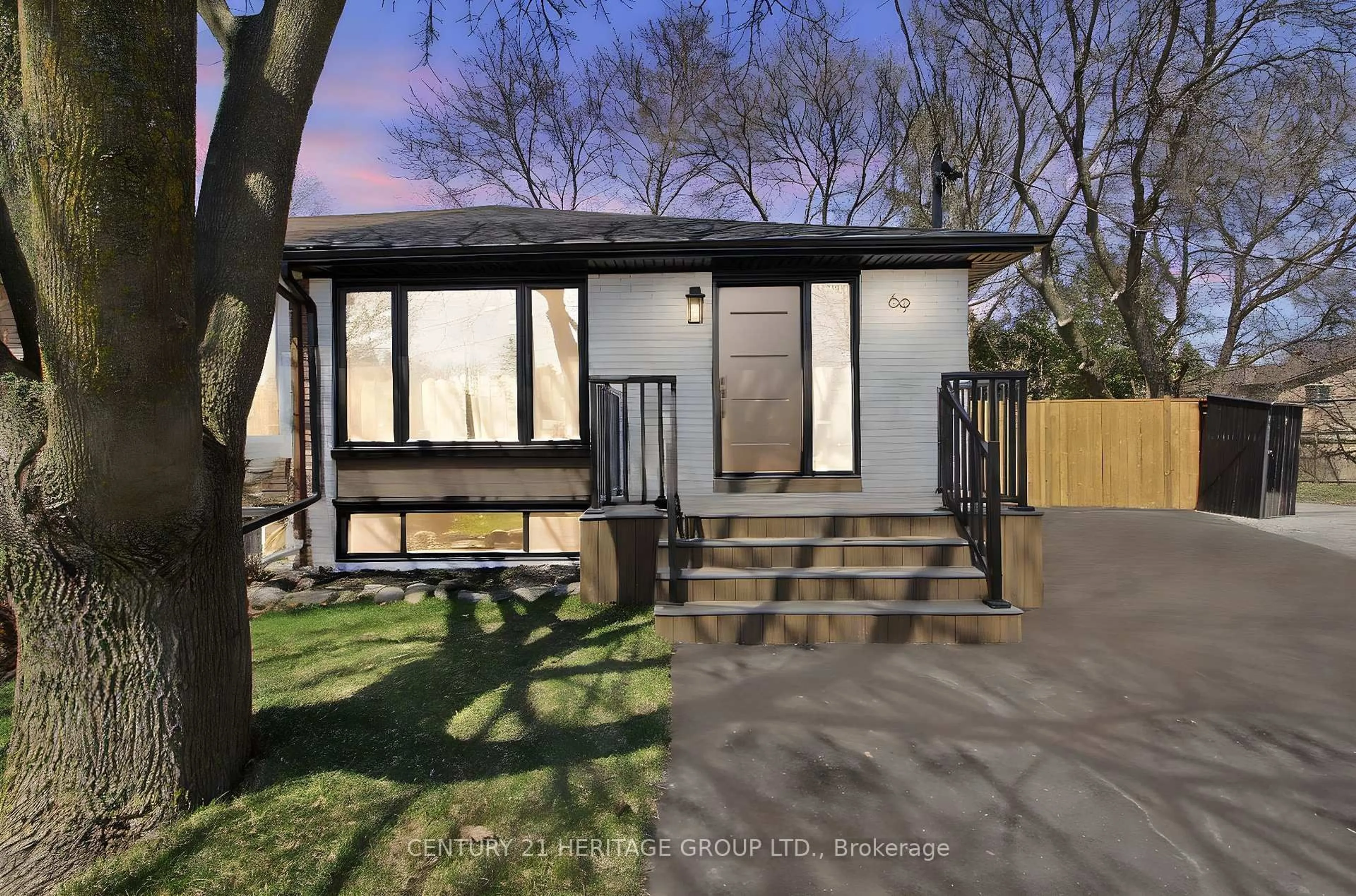 Unknown for 69 Marlin Crt, Newmarket Ontario L3Y 2W7