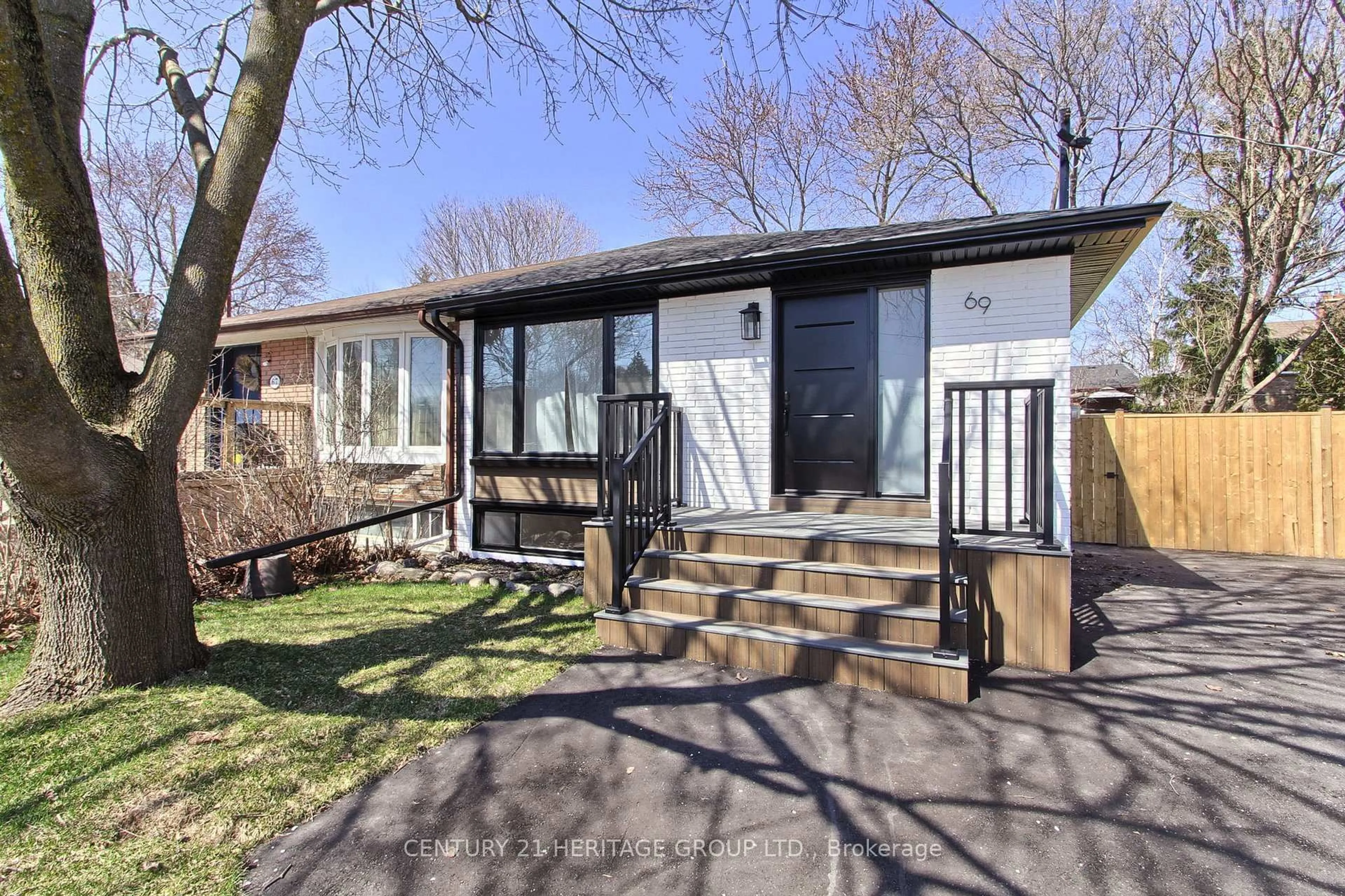 Unknown for 69 Marlin Crt, Newmarket Ontario L3Y 2W7