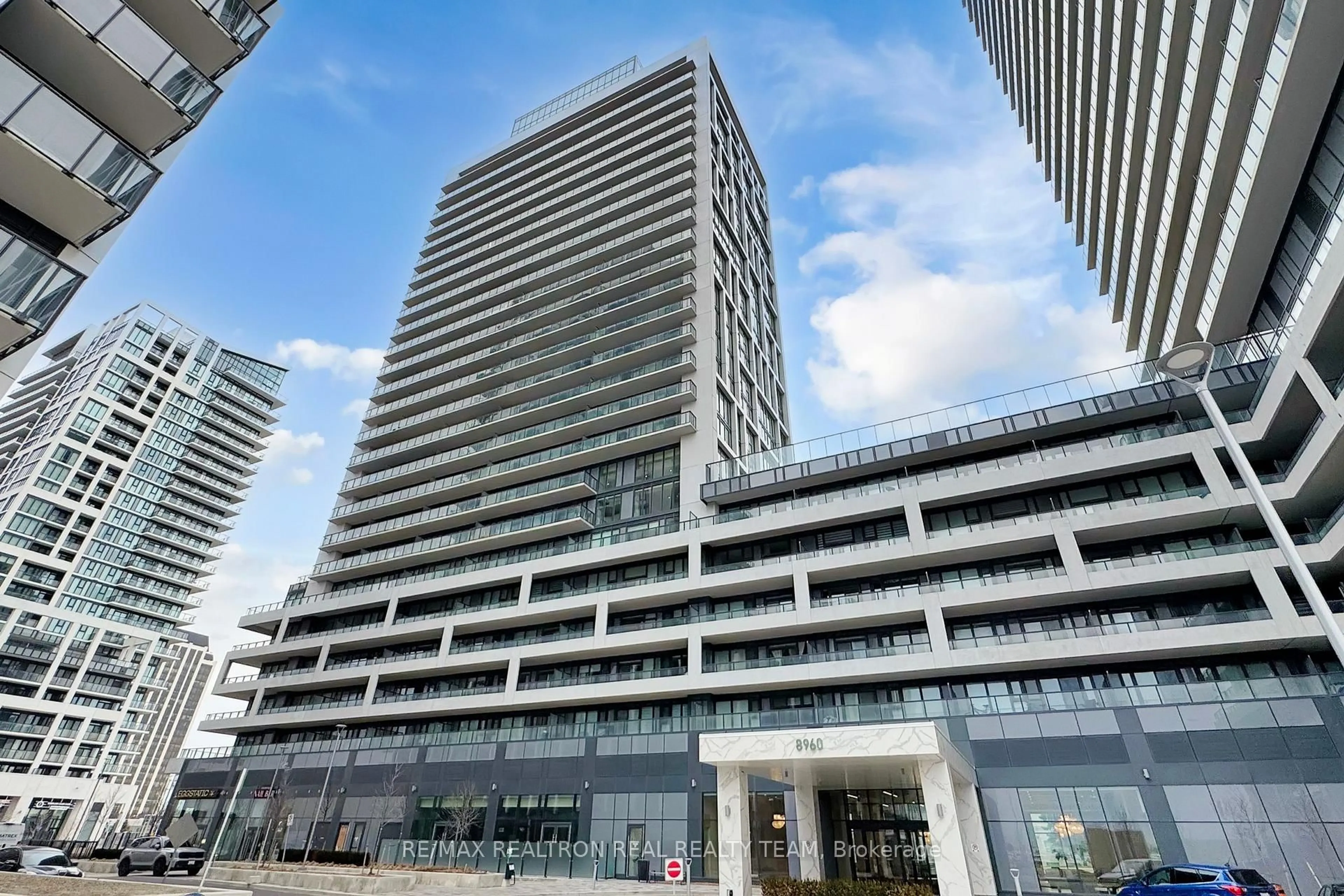 Indoor foyer for 8960 Jane St #211, Vaughan Ontario L4K 2M9