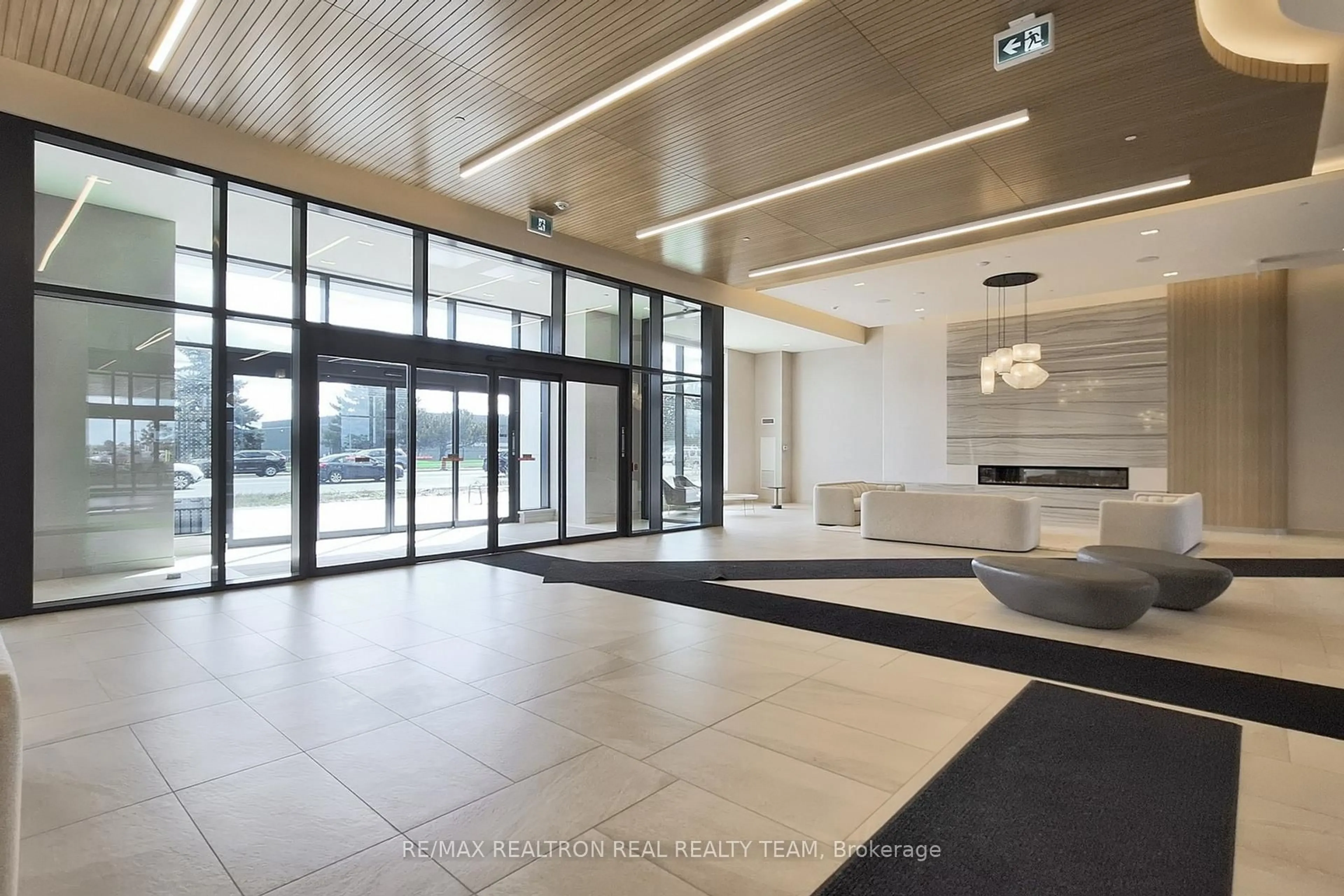 Indoor foyer for 8960 Jane St #211, Vaughan Ontario L4K 2M9