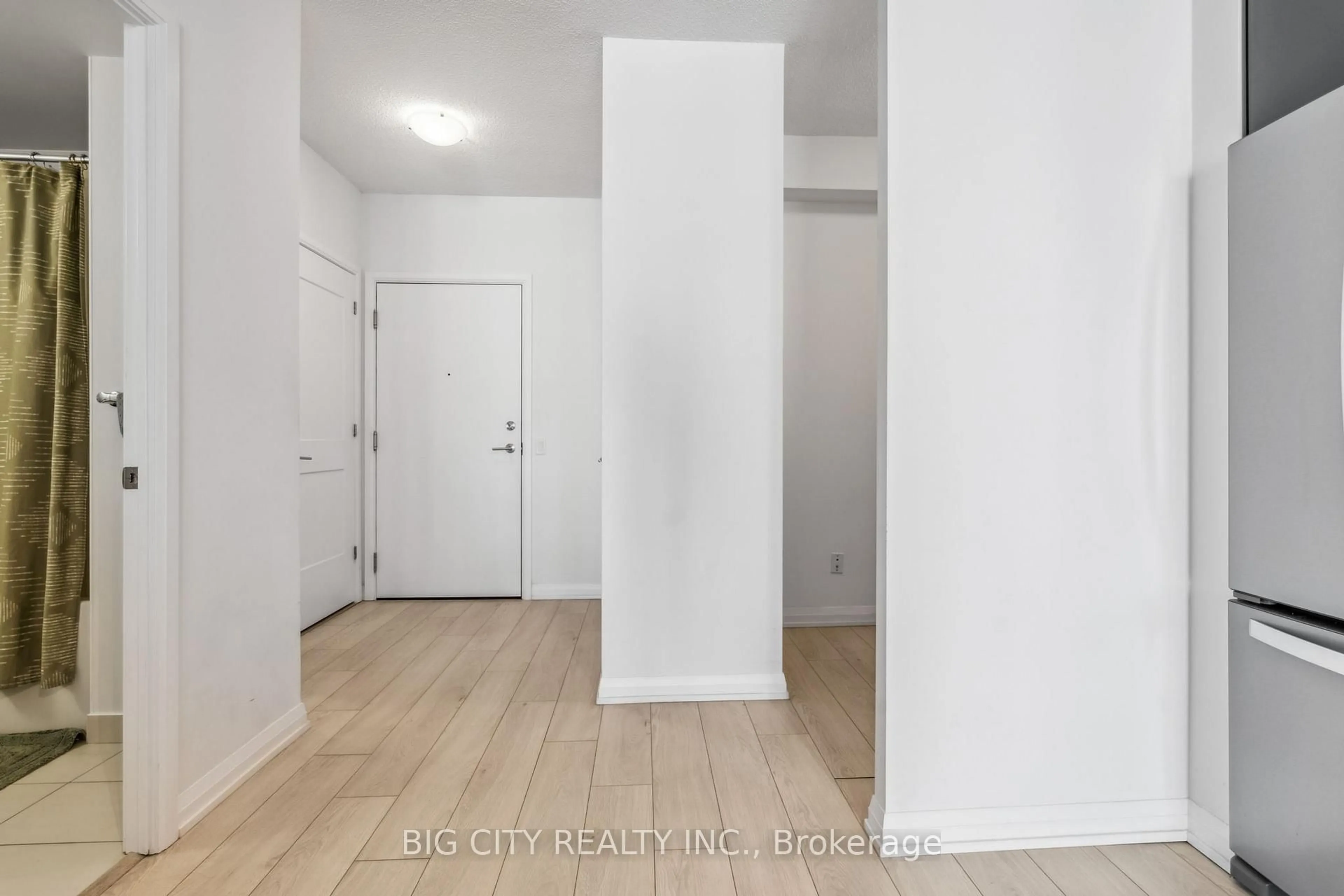 Indoor entryway for 7895 Jane St #3211, Vaughan Ontario L4K 2M7