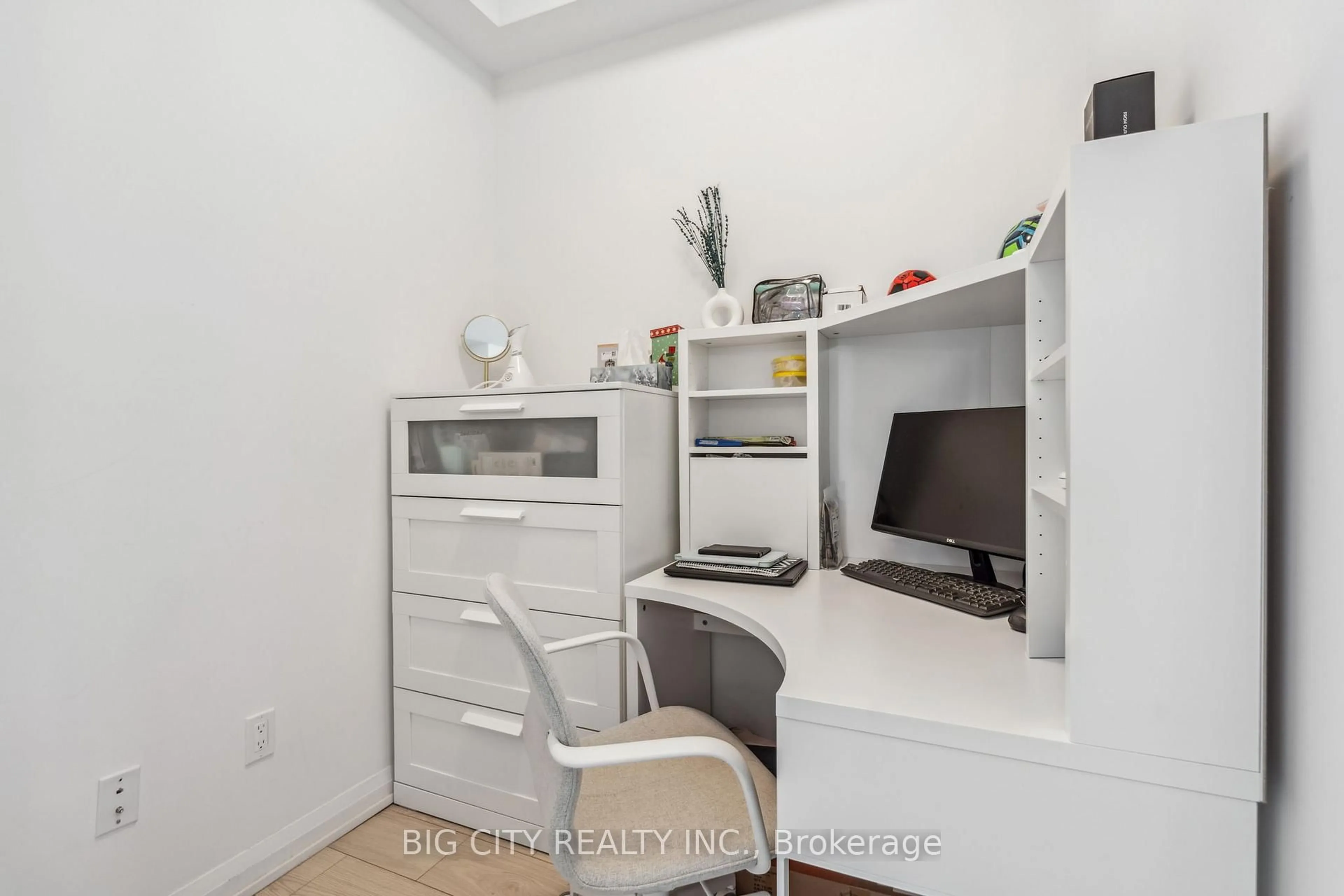 A pic of a room for 7895 Jane St #3211, Vaughan Ontario L4K 2M7