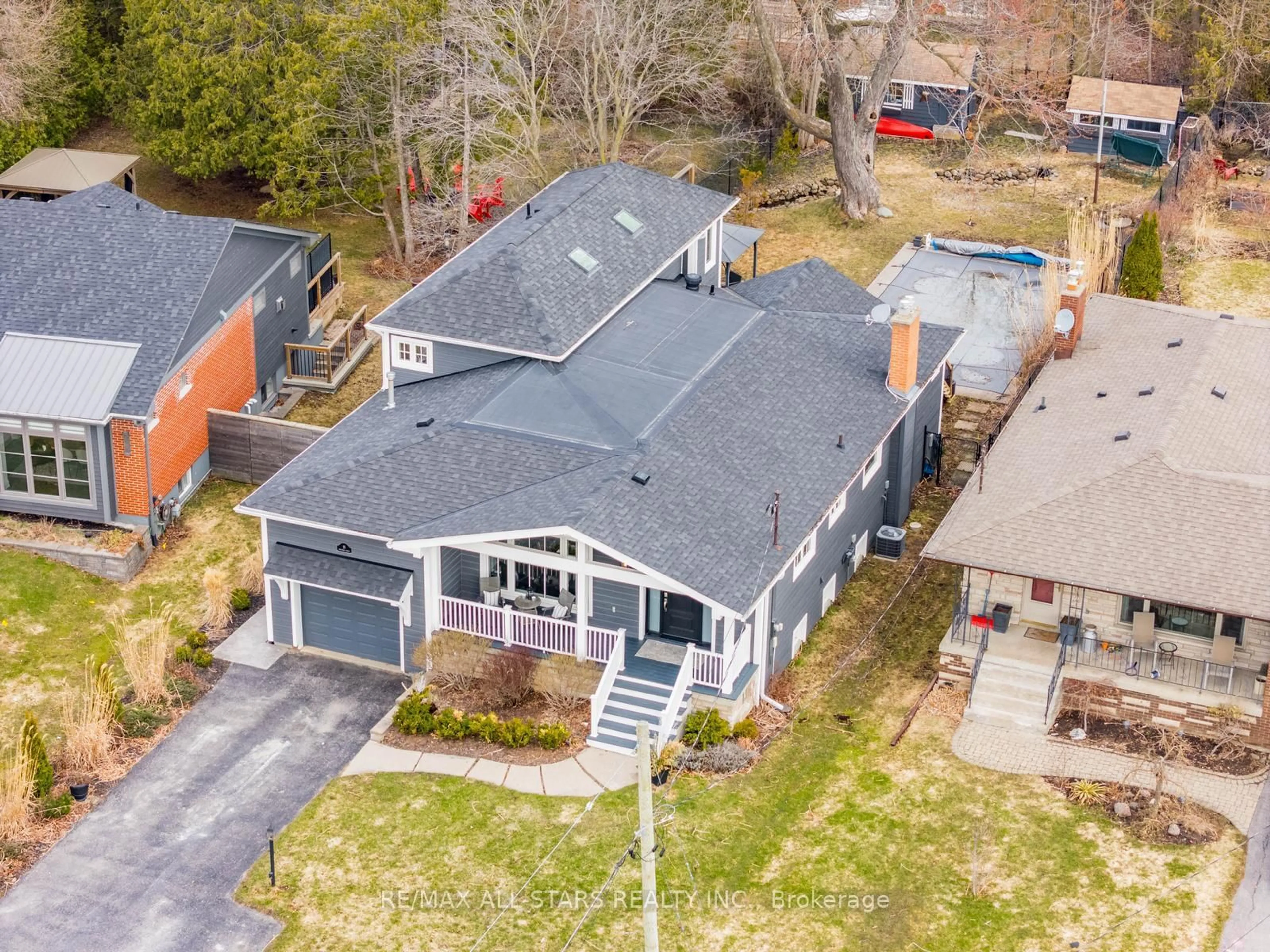 A pic from outside/outdoor area/front of a property/back of a property/a pic from drone, street for 91 Manitoba St, Whitchurch-Stouffville Ontario L4A 4T3