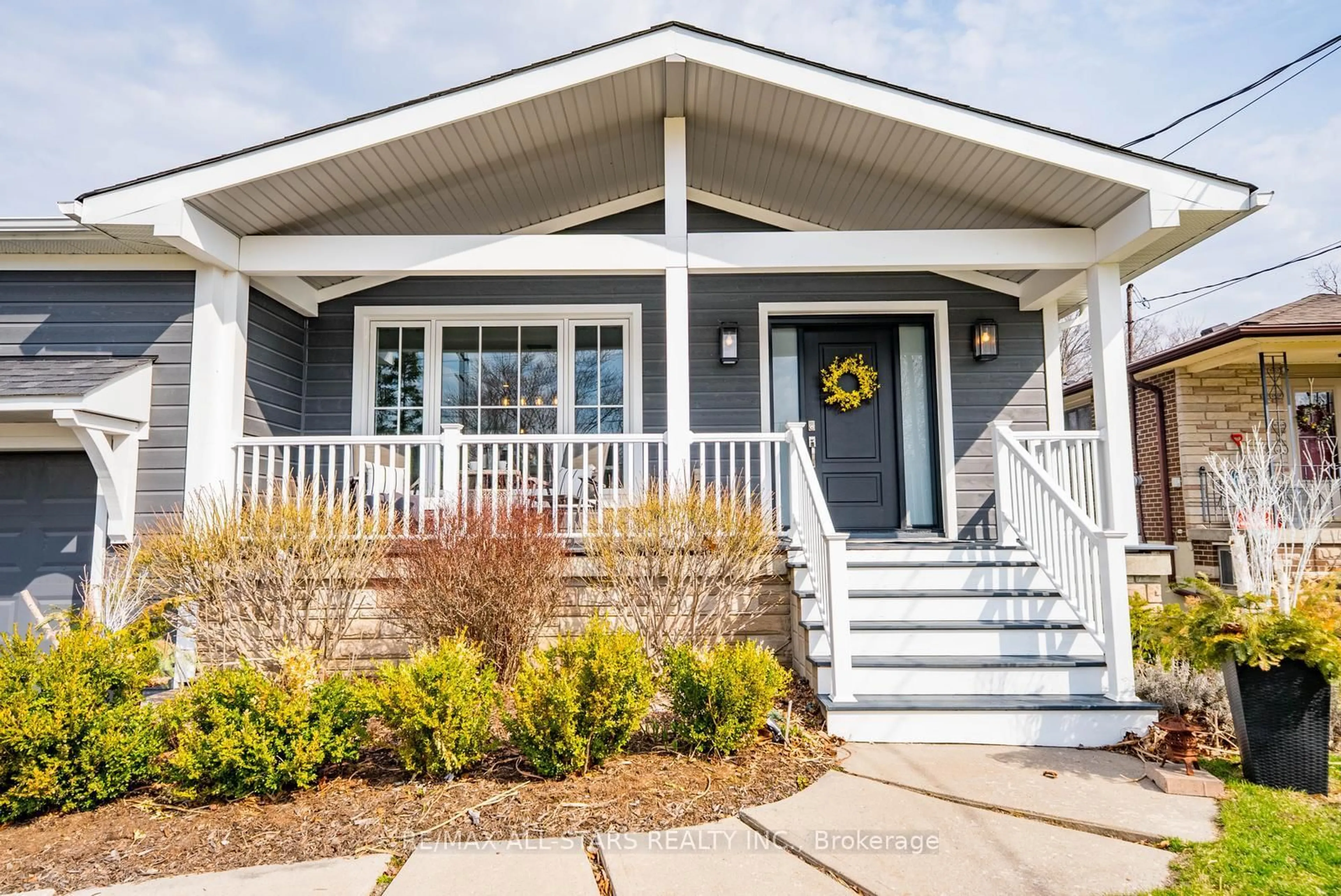 Home with vinyl exterior material, street for 91 Manitoba St, Whitchurch-Stouffville Ontario L4A 4T3