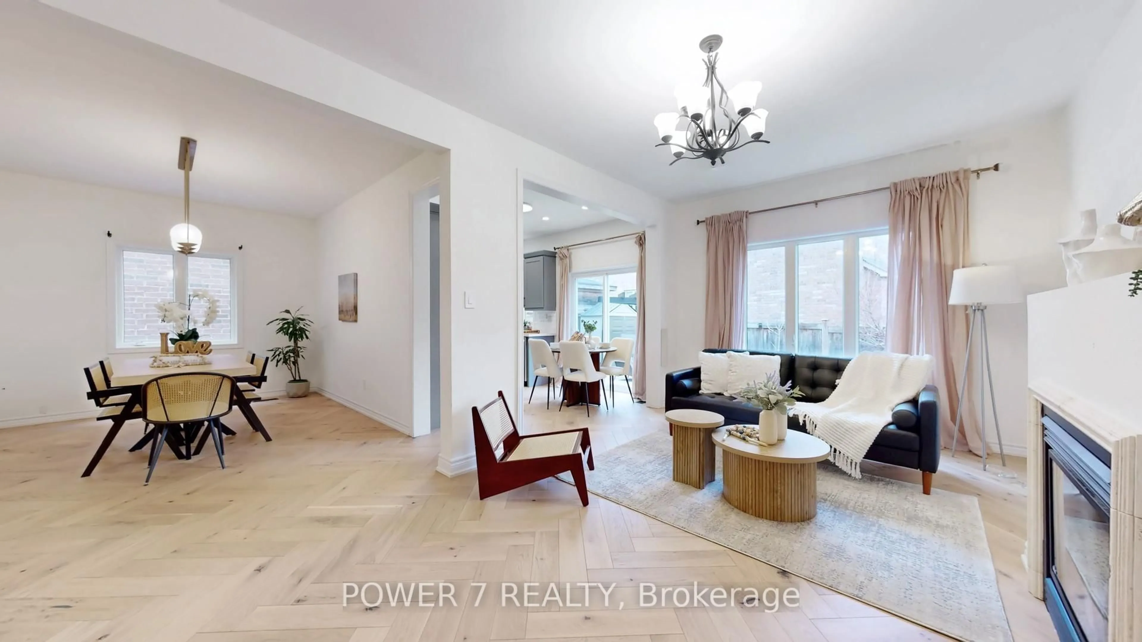 Living room with furniture, unknown for 45 Lost Pond Cres, Whitchurch-Stouffville Ontario L4A 0R4