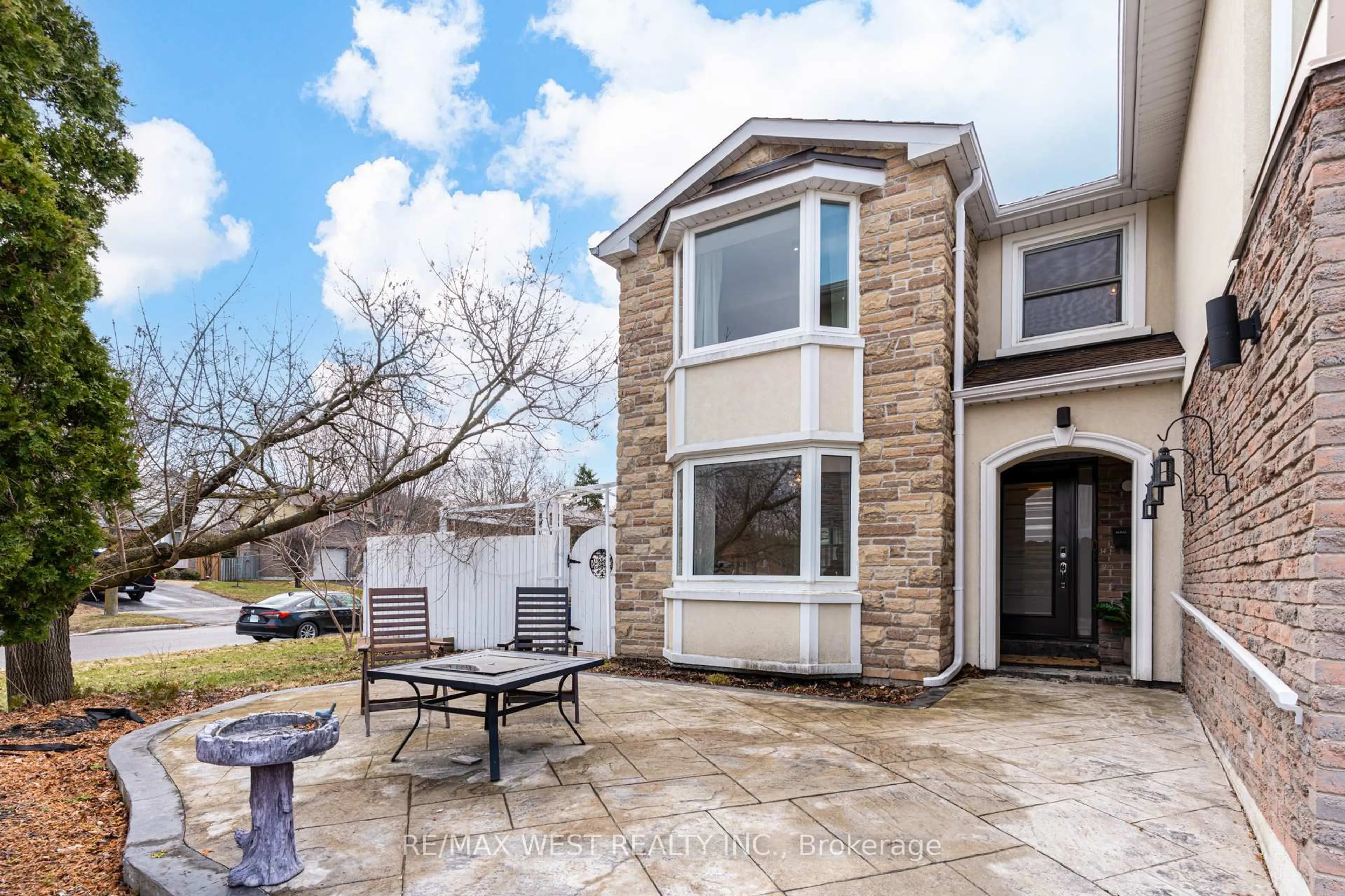 Unknown for 890 Wayne Dr, Newmarket Ontario L3Y 5T7