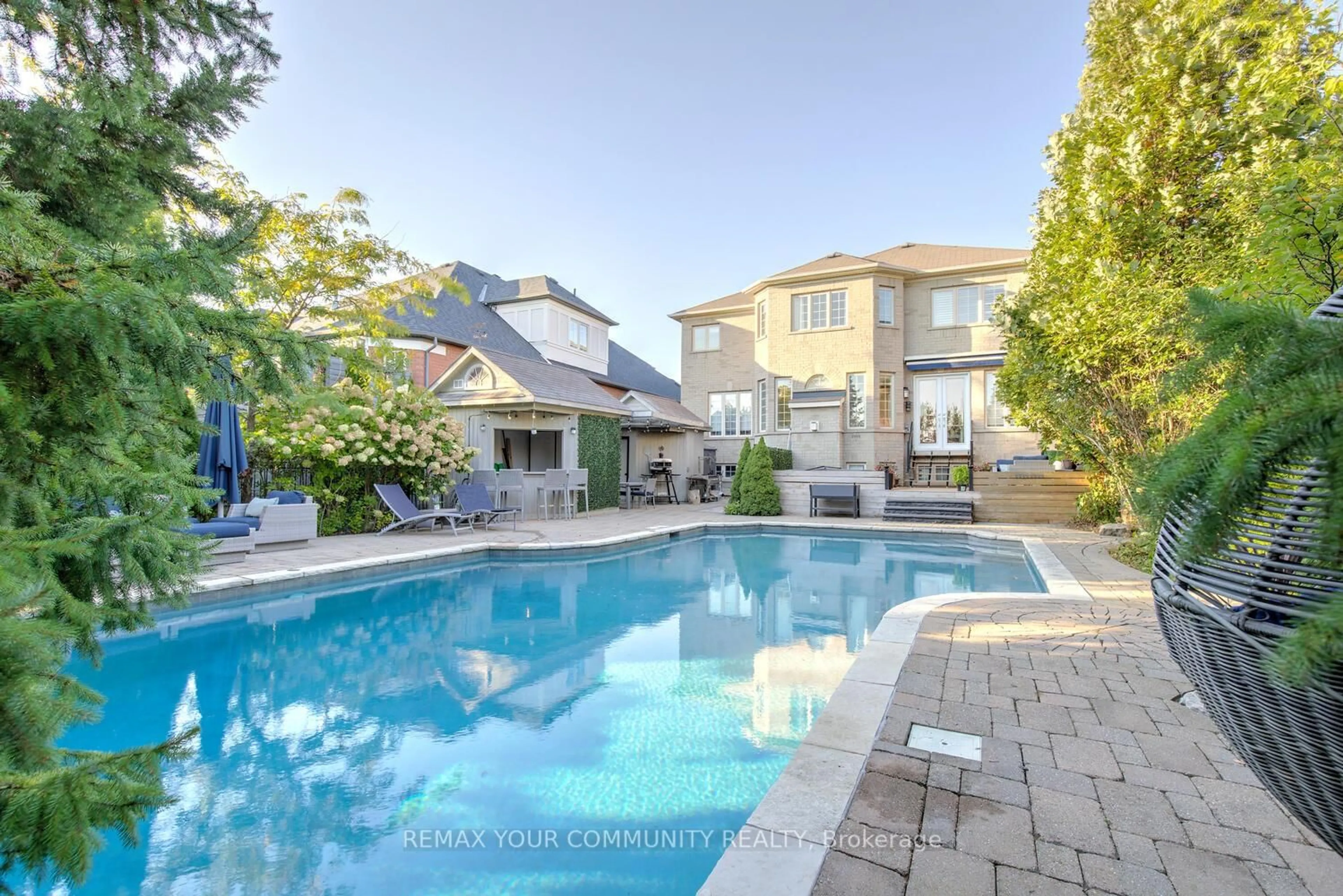 Pool for 18 Sunrise Ridge Tr, Whitchurch-Stouffville Ontario L4A 0C9