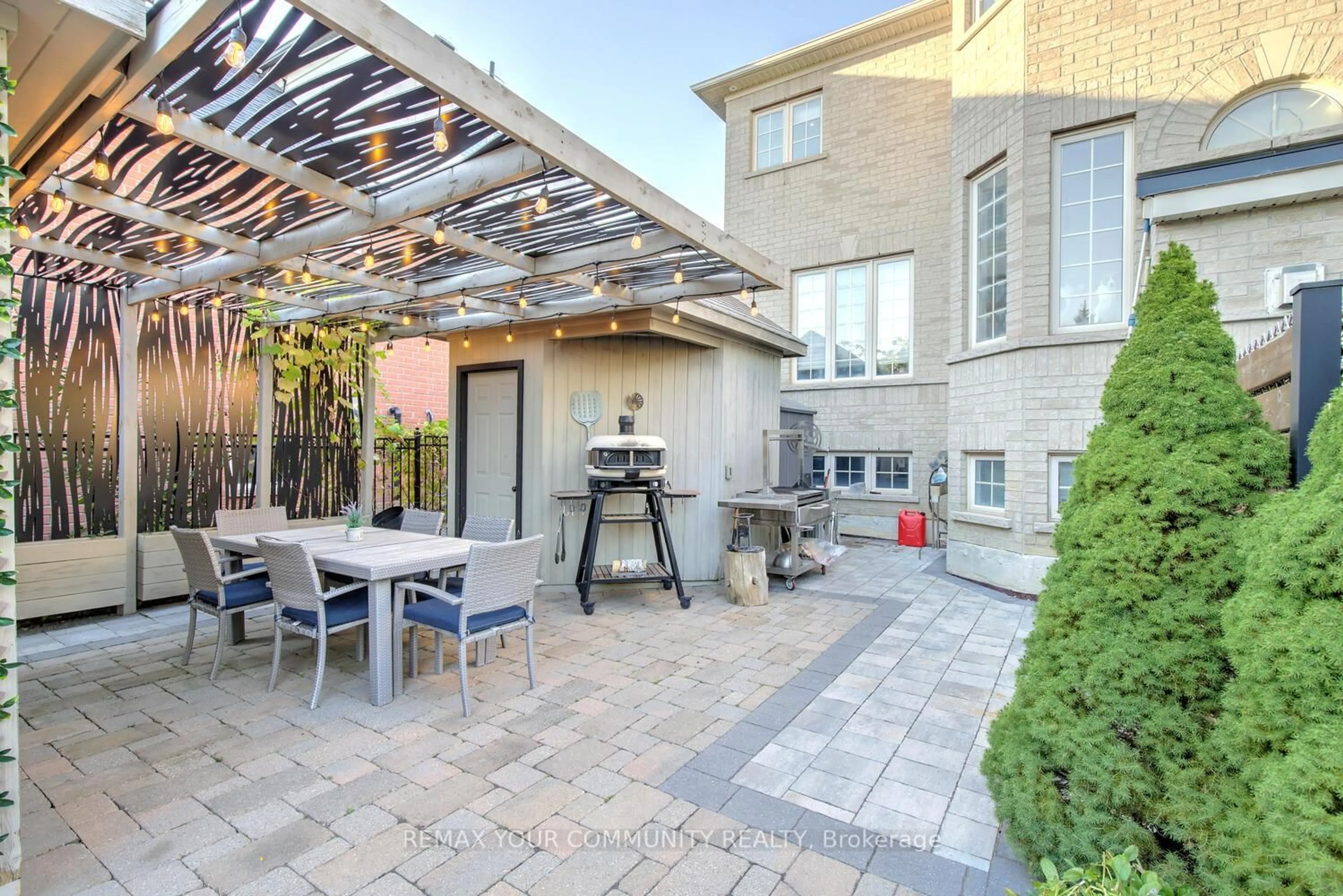 Patio, street for 18 Sunrise Ridge Tr, Whitchurch-Stouffville Ontario L4A 0C9