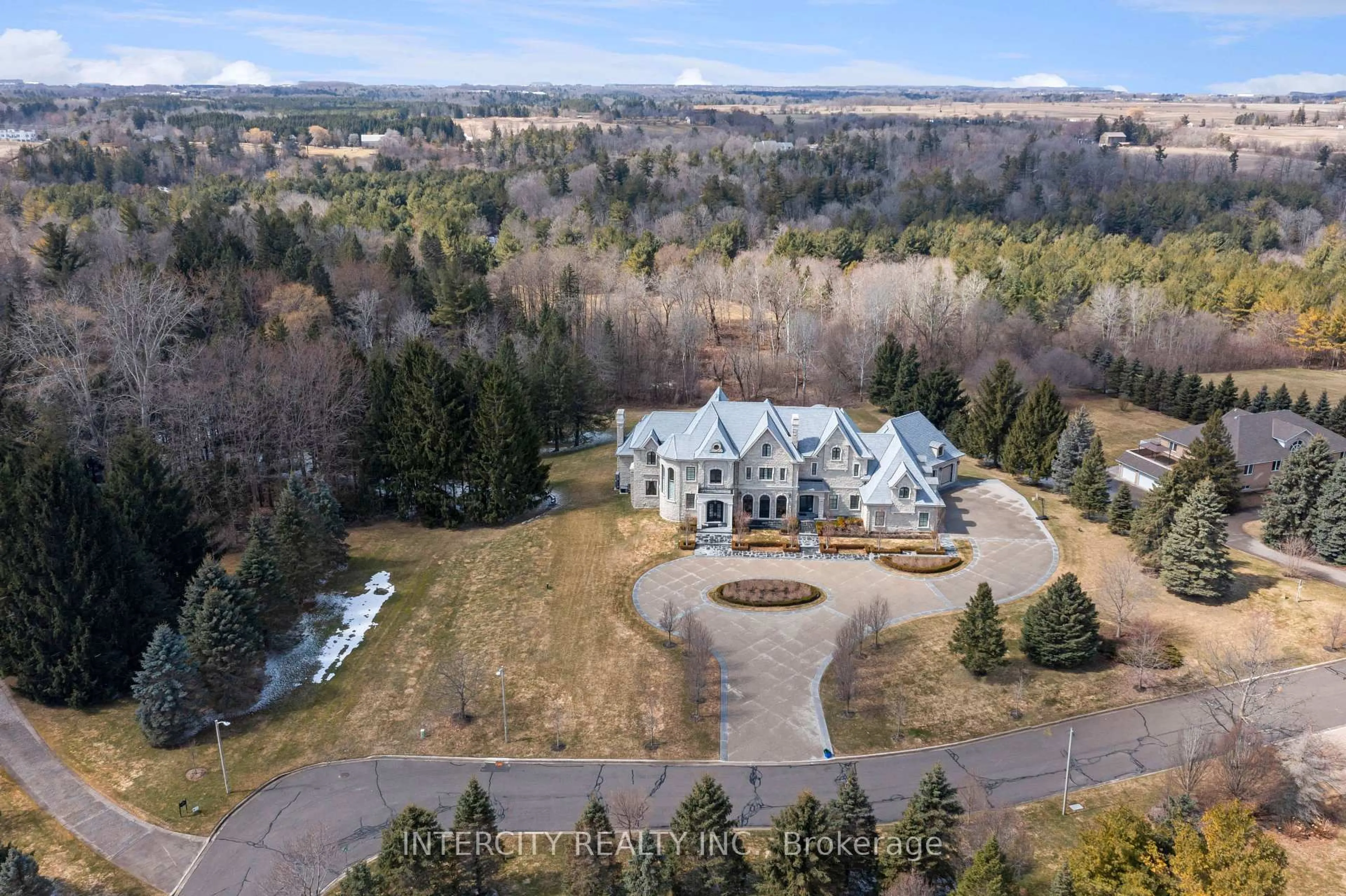 A pic from outside/outdoor area/front of a property/back of a property/a pic from drone, mountain view for 20 Orico Crt, Vaughan Ontario L0J 1C0
