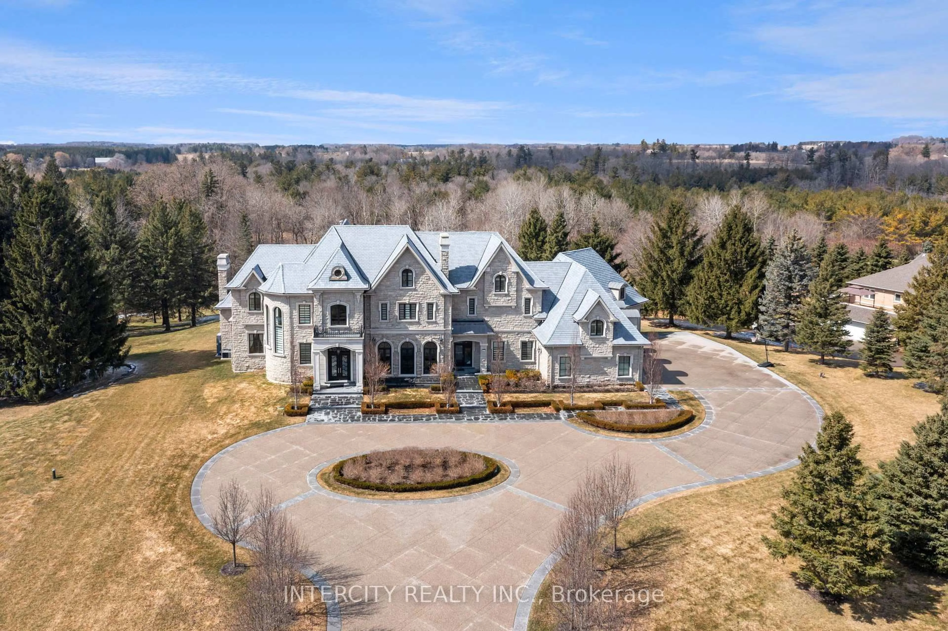 A pic from outside/outdoor area/front of a property/back of a property/a pic from drone, unknown for 20 Orico Crt, Vaughan Ontario L0J 1C0