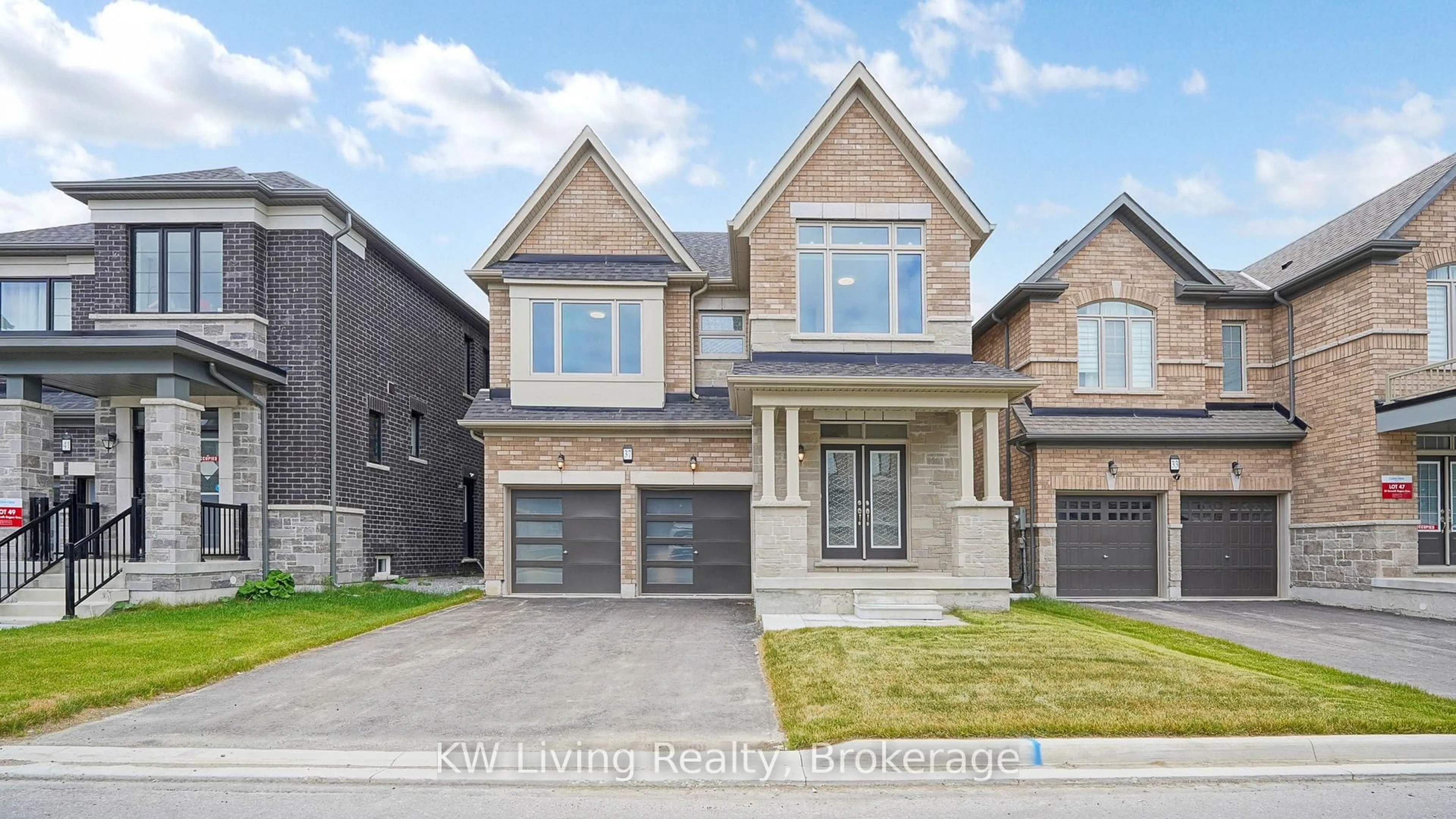 Home with brick exterior material, street for 37 Kenneth Rogers Cres, East Gwillimbury Ontario L9N 0S3