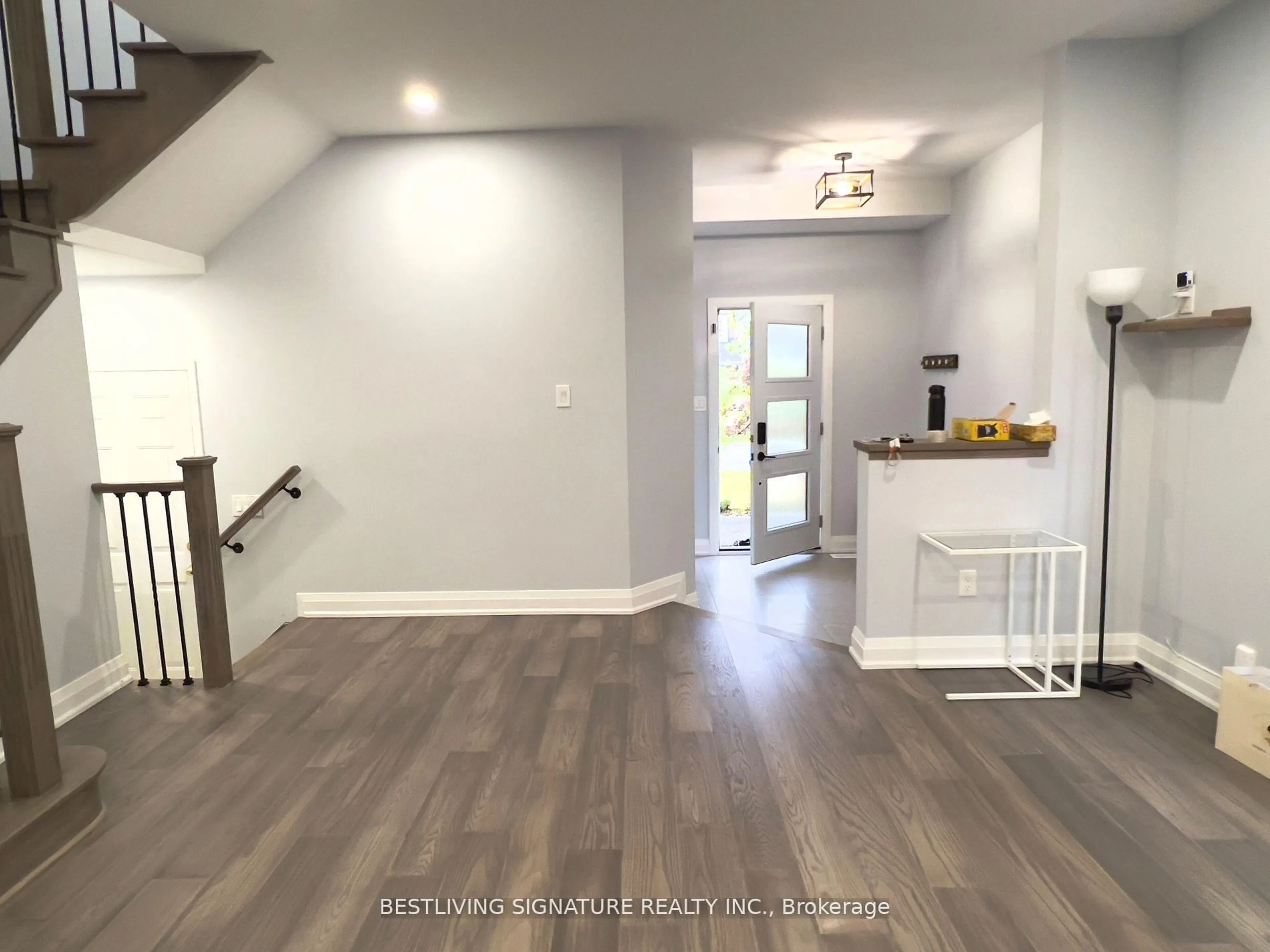 Indoor entryway for 103 Antique Dr, Richmond Hill Ontario L4E 4G3