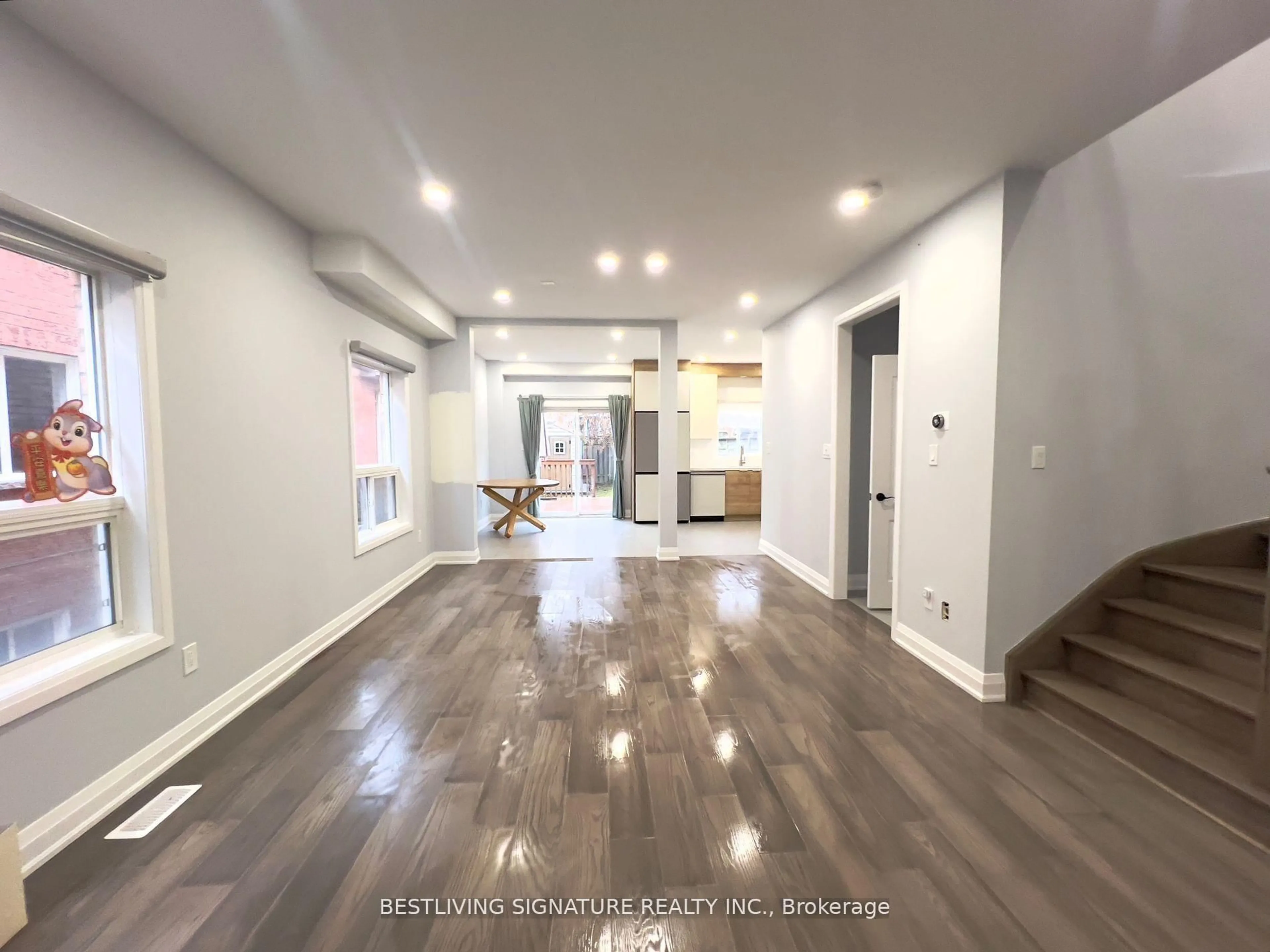 A pic of a room for 103 Antique Dr, Richmond Hill Ontario L4E 4G3