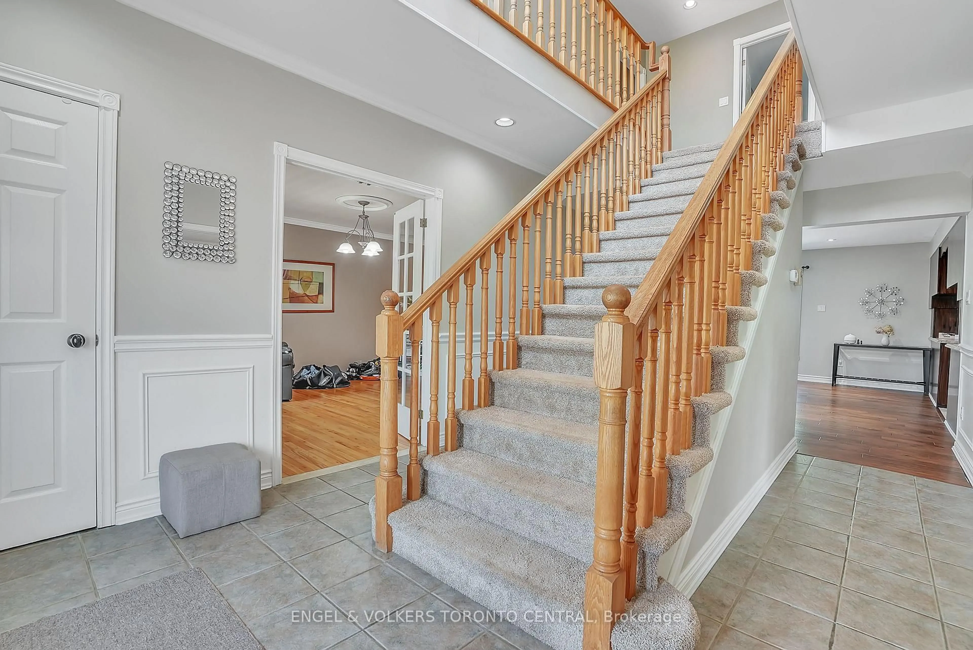 Stairs for 1946 Wilkinson St, Innisfil Ontario L9S 1X3