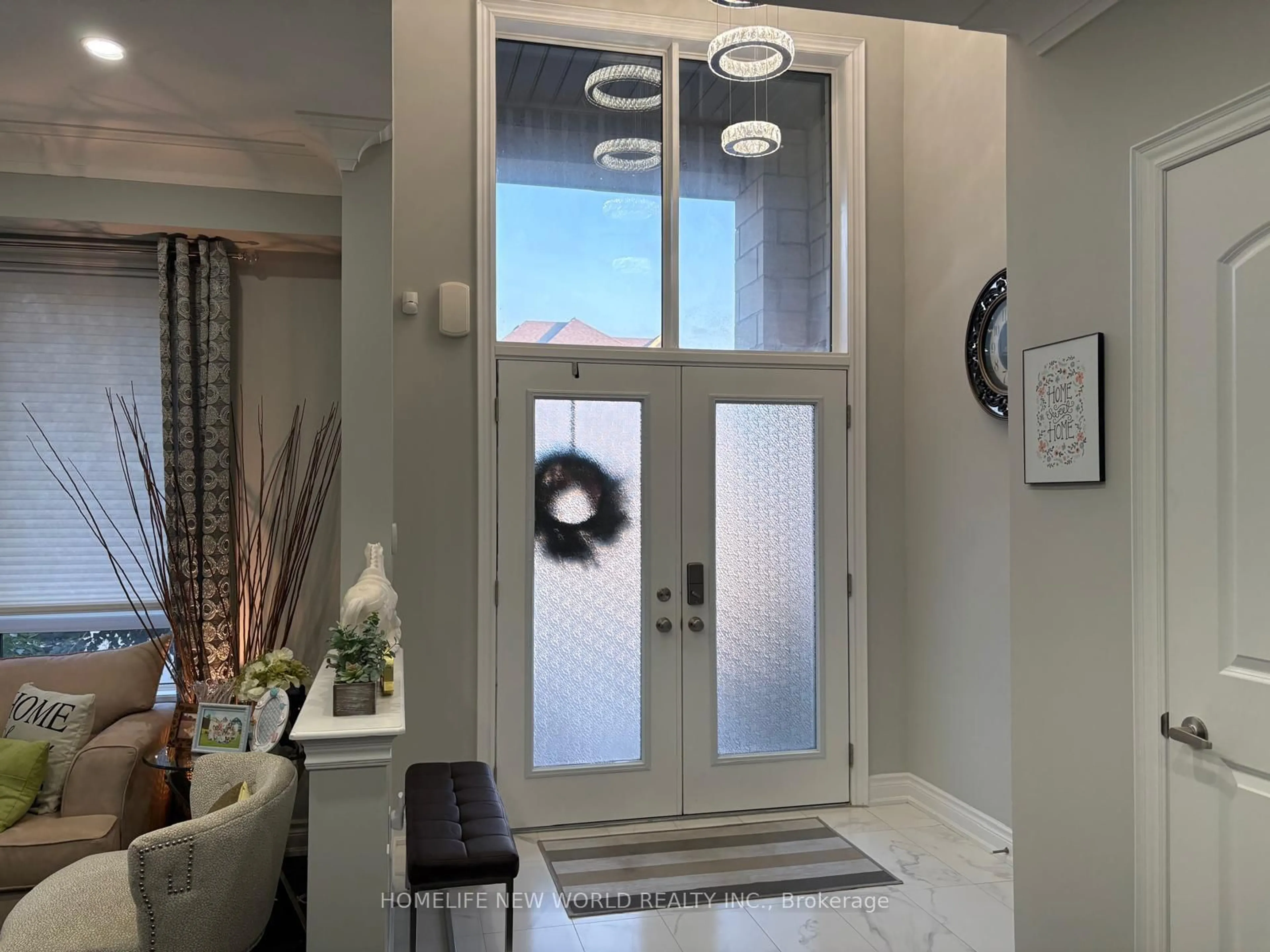 Indoor entryway for 143 Mondial Cres, East Gwillimbury Ontario L9N 0S1