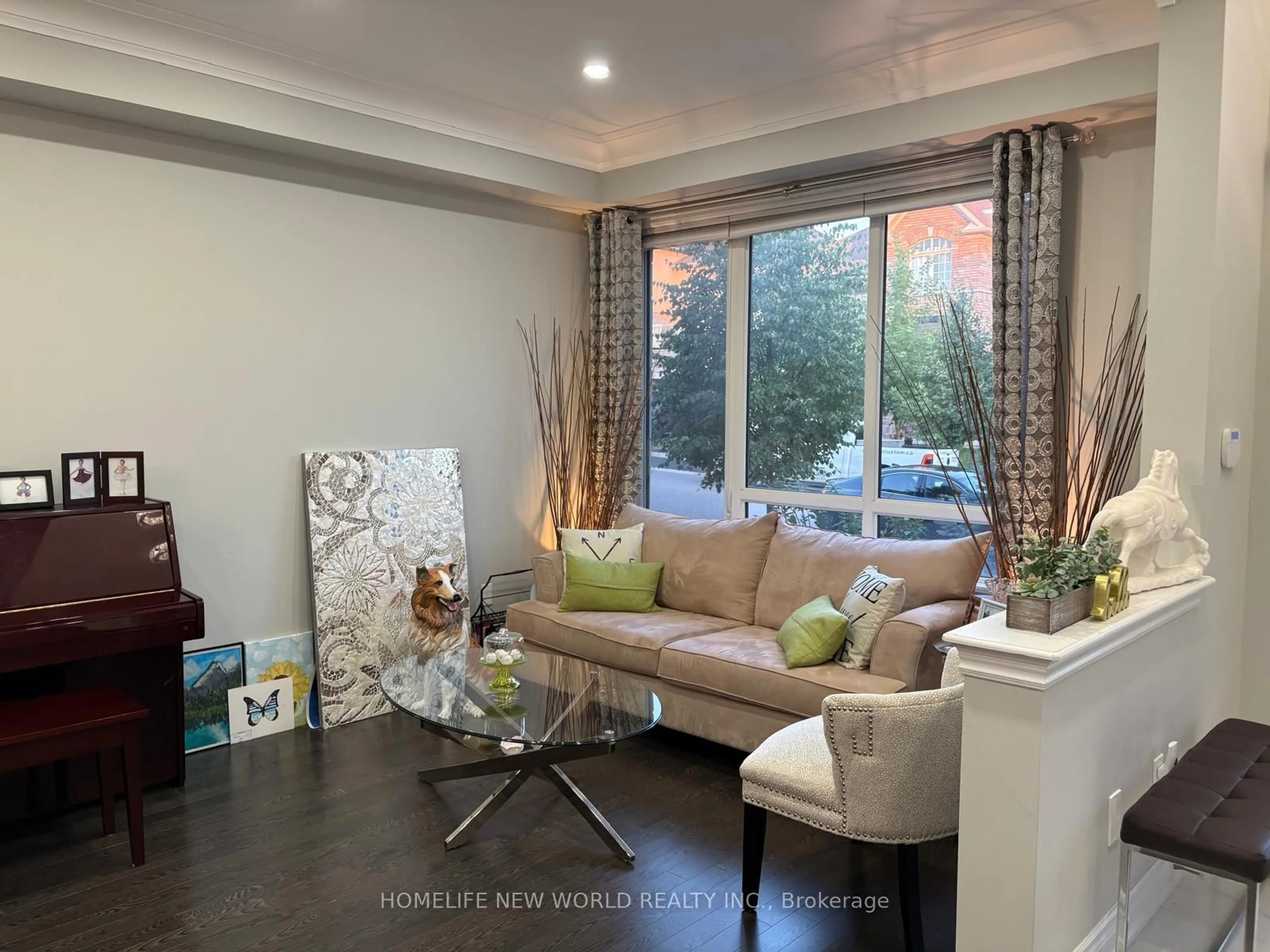 Living room with furniture, unknown for 143 Mondial Cres, East Gwillimbury Ontario L9N 0S1