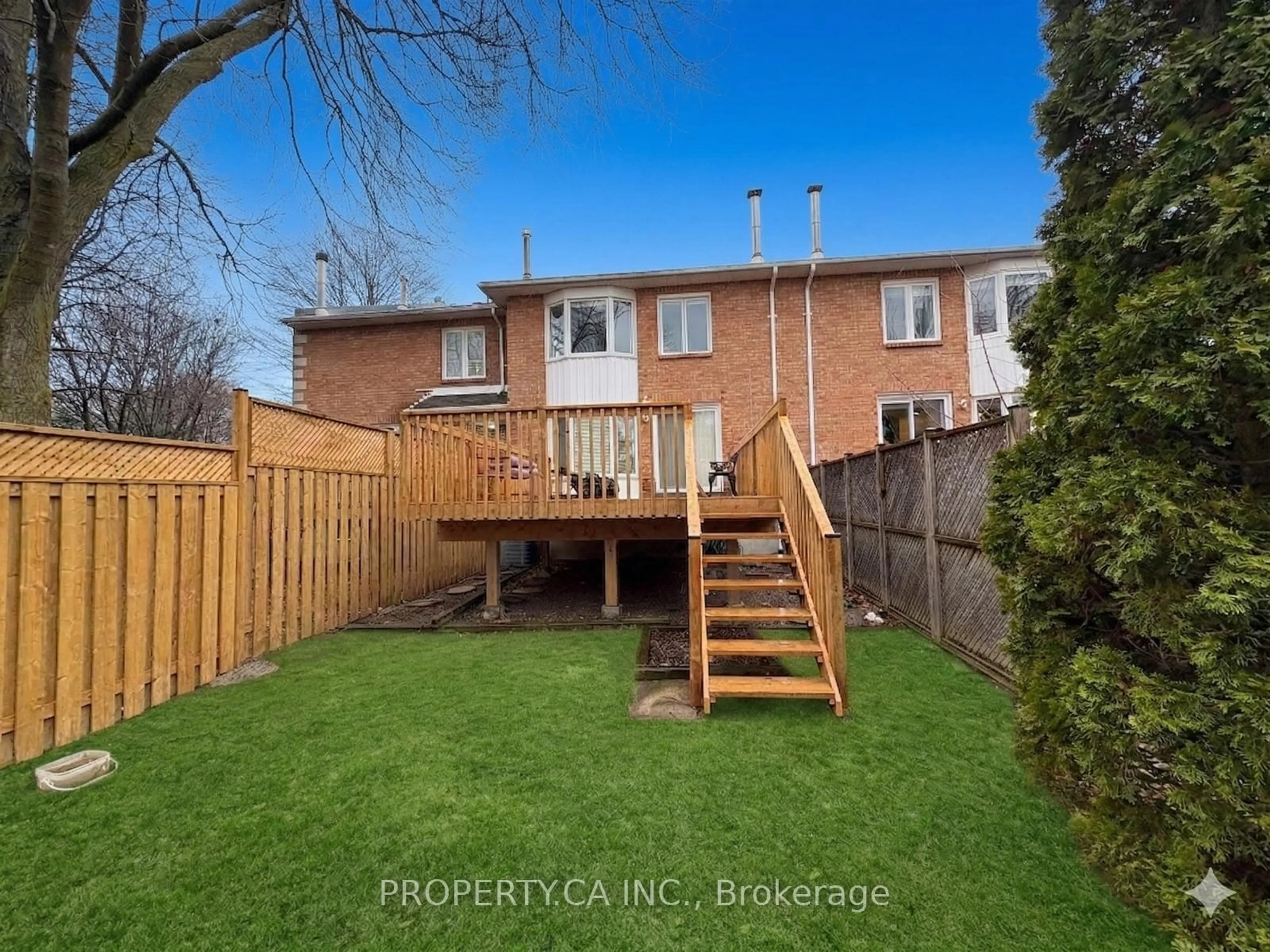 A pic from outside/outdoor area/front of a property/back of a property/a pic from drone, unknown for 32 Brownstone Circ, Vaughan Ontario L4J 7P4