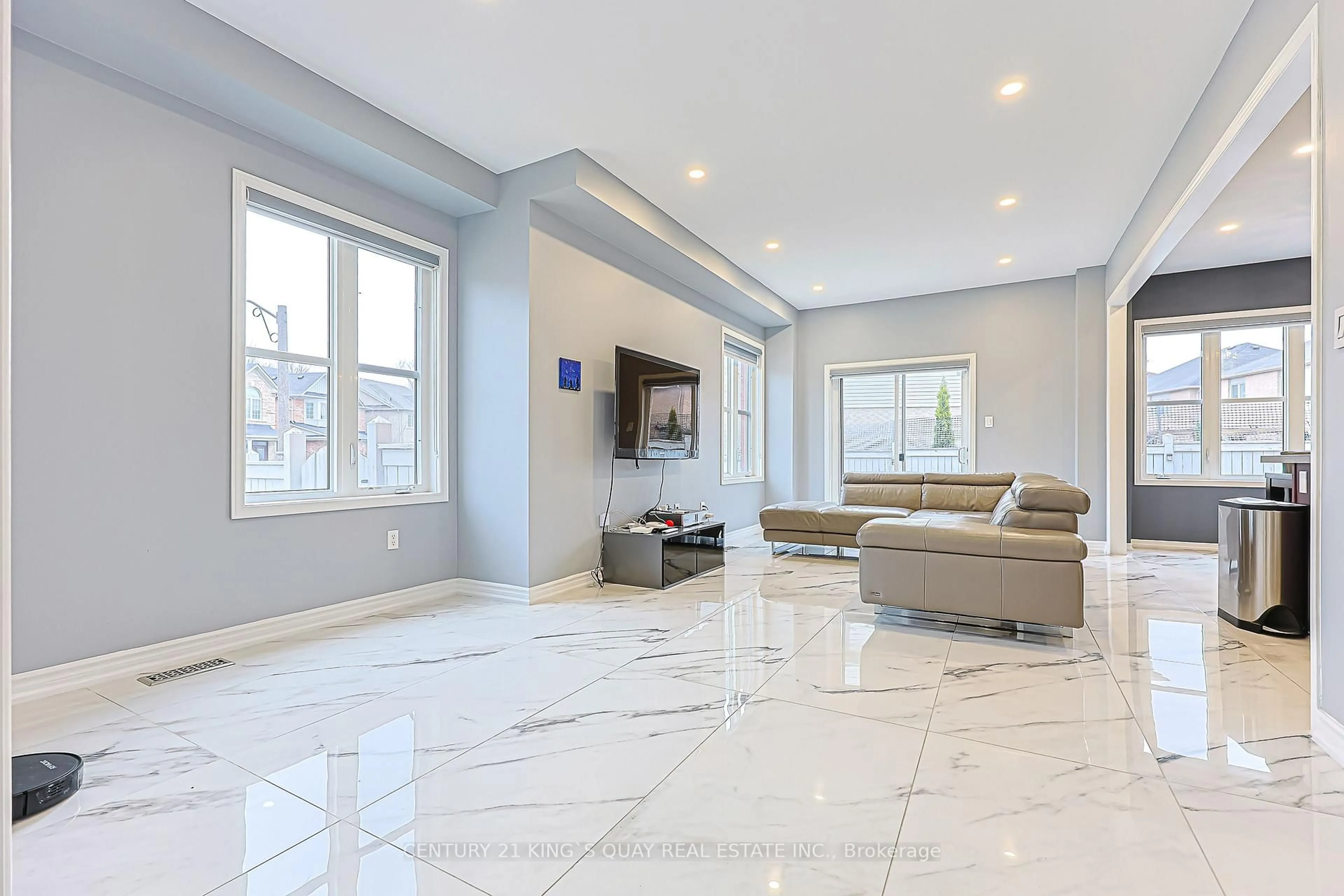 Unknown for 221 Delbert Circ, Whitchurch-Stouffville Ontario L4A 0Y7