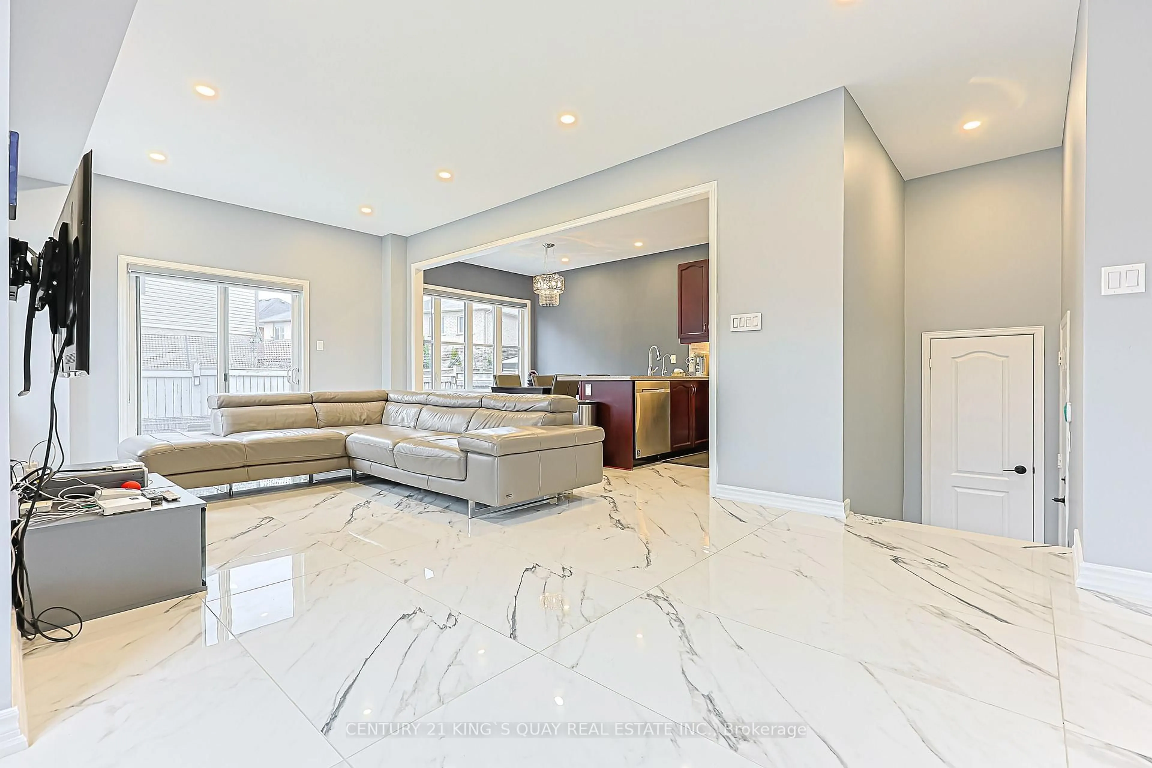 Unknown for 221 Delbert Circ, Whitchurch-Stouffville Ontario L4A 0Y7