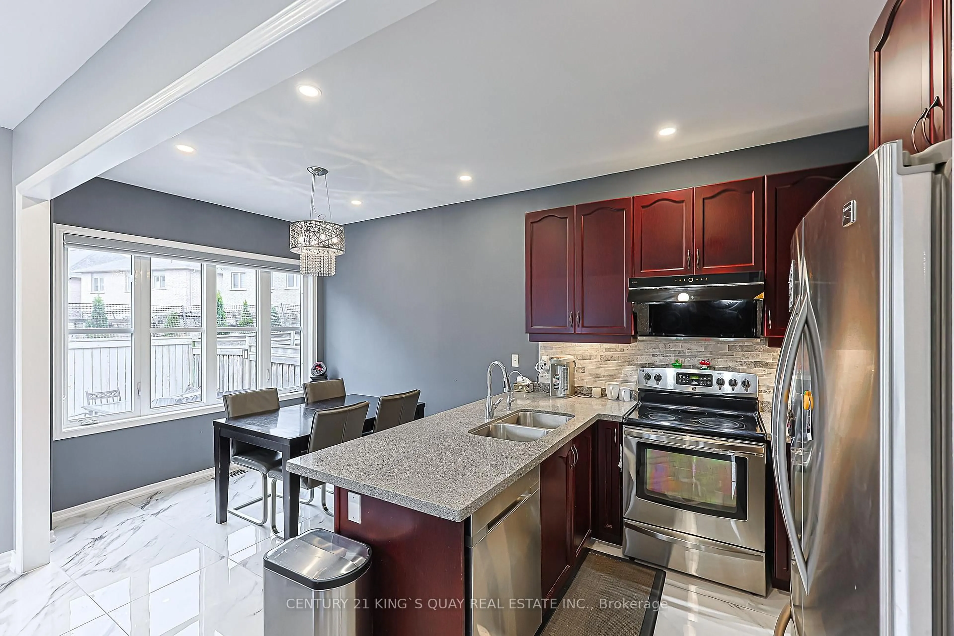Open concept kitchen, ceramic/tile floor for 221 Delbert Circ, Whitchurch-Stouffville Ontario L4A 0Y7