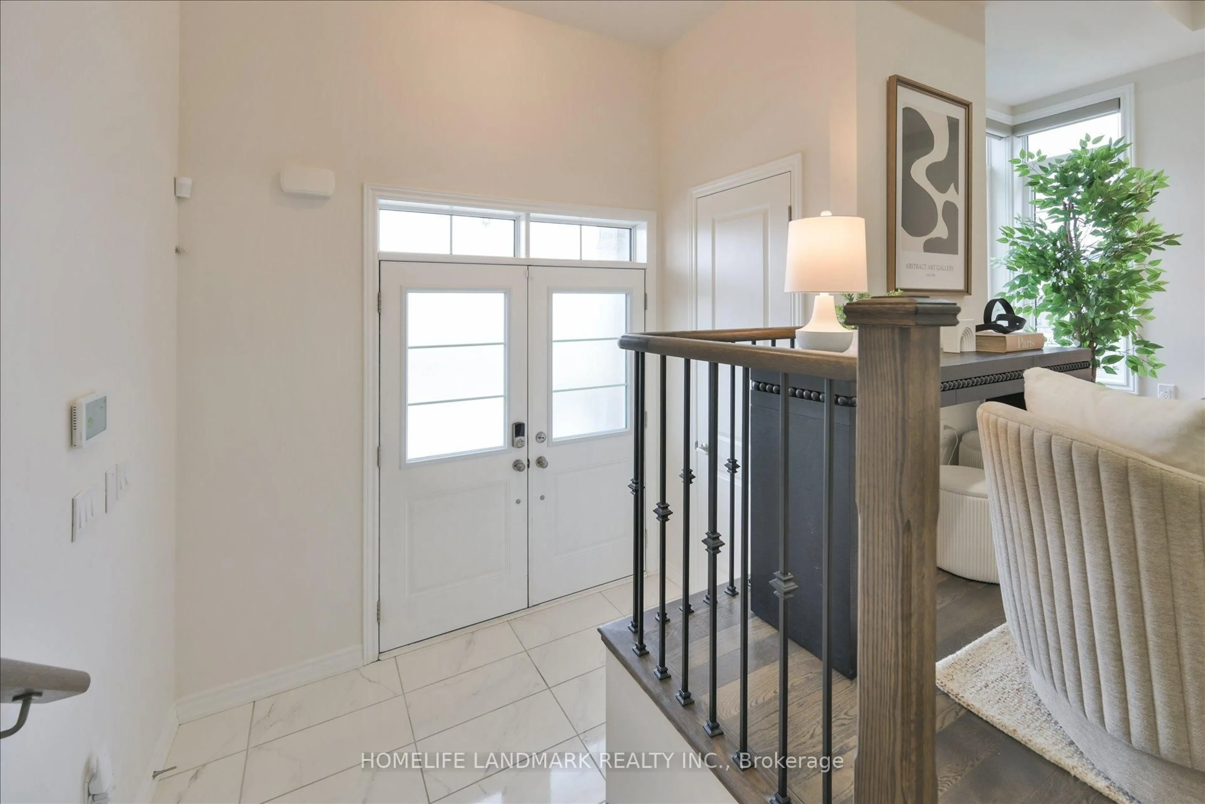 Indoor entryway for 79 Bethpage Cres, Newmarket Ontario L3X 0M4