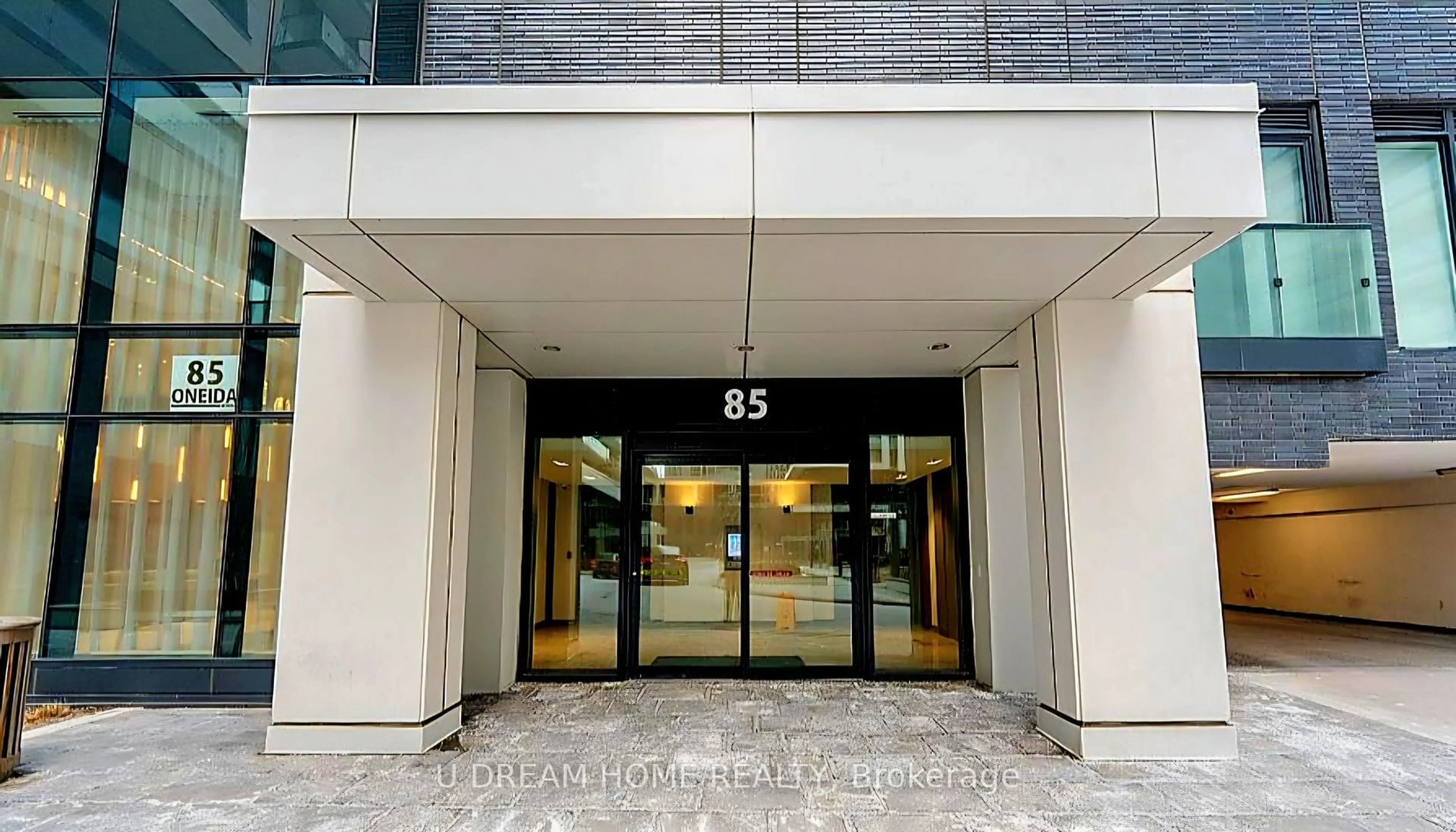 Indoor foyer for 85 Oneida Cres #1101, Richmond Hill Ontario L4B 0H4