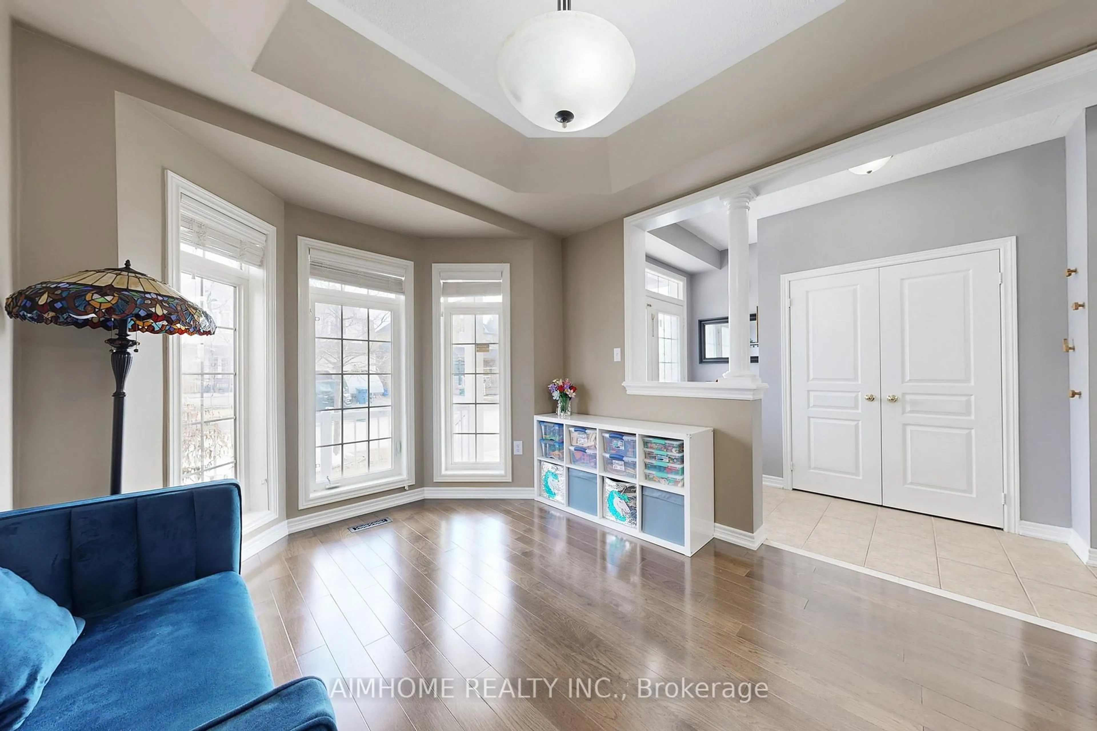 Indoor entryway for 8 Brookhurst Ave, Georgina Ontario L4P 0B4