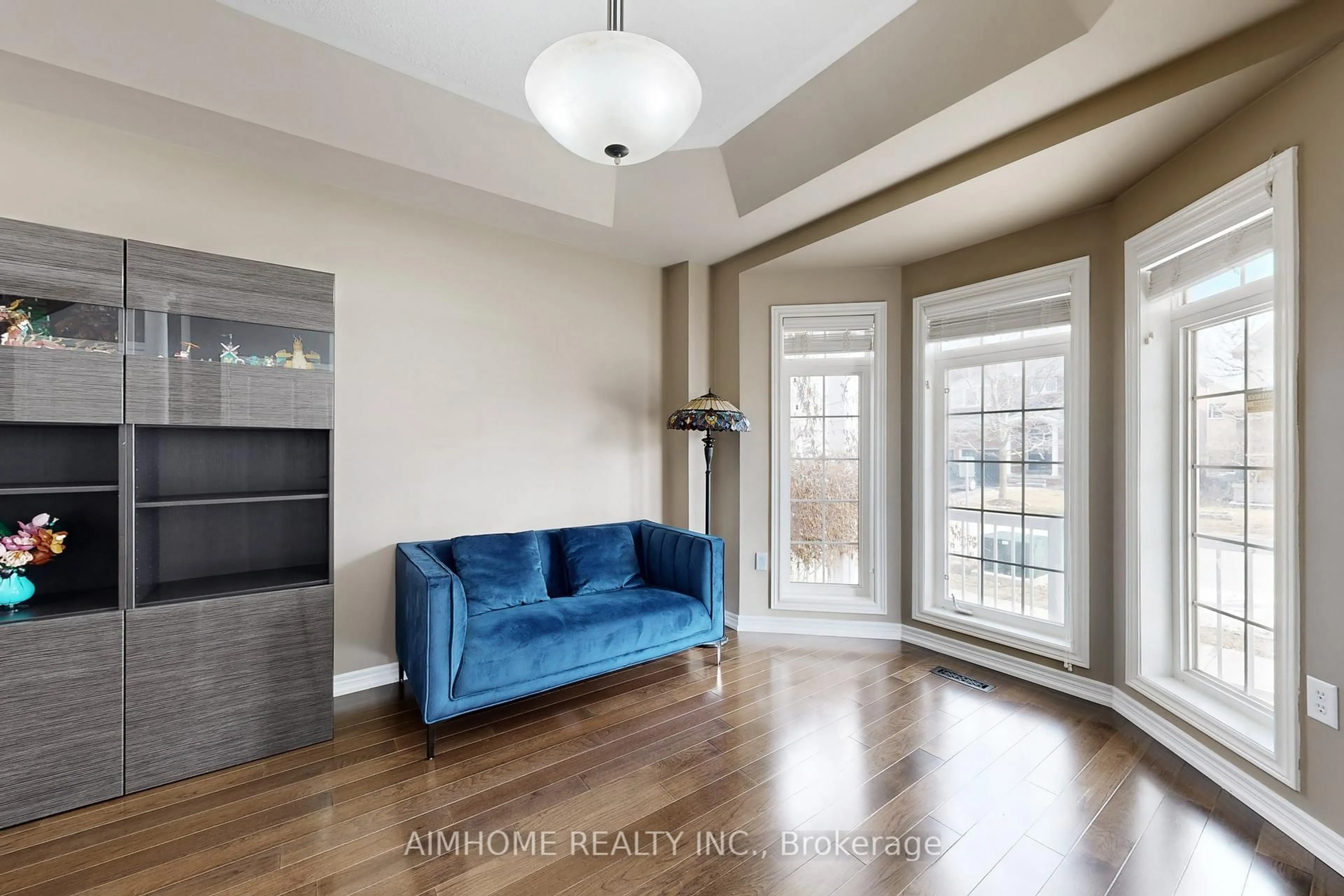 Living room with furniture, unknown for 8 Brookhurst Ave, Georgina Ontario L4P 0B4