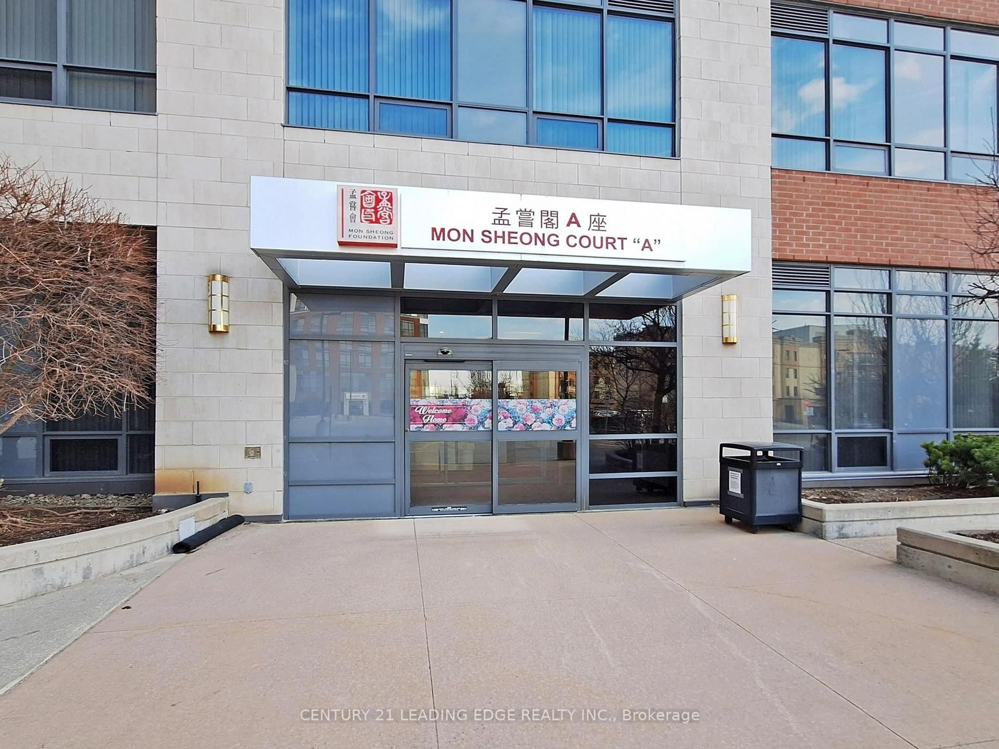 Indoor foyer for 11211 Yonge St #1020, Richmond Hill Ontario L4S 0E9