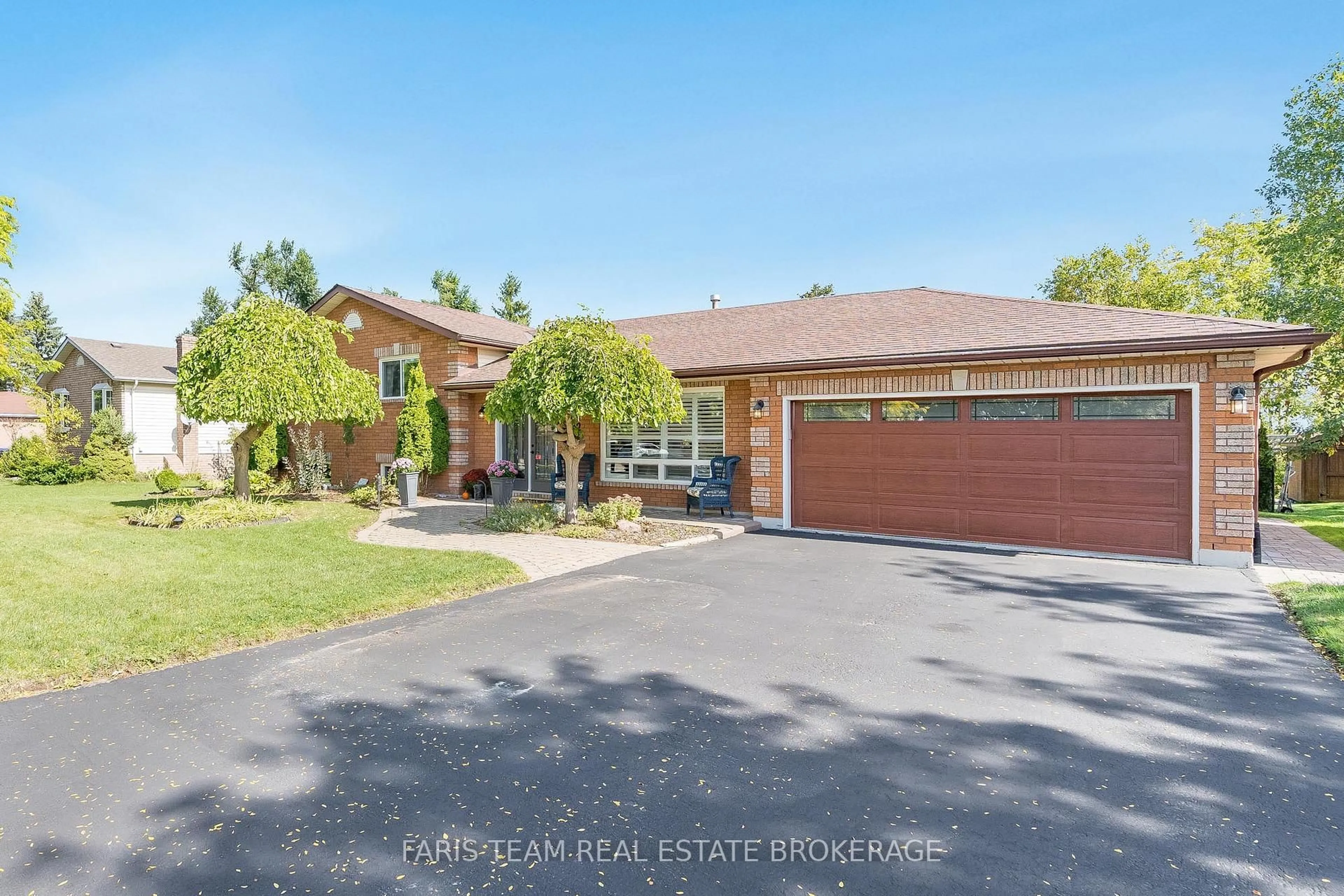 A pic from outside/outdoor area/front of a property/back of a property/a pic from drone, water/lake/river/ocean view for 2032 Chantler St, Innisfil Ontario L9S 1B5
