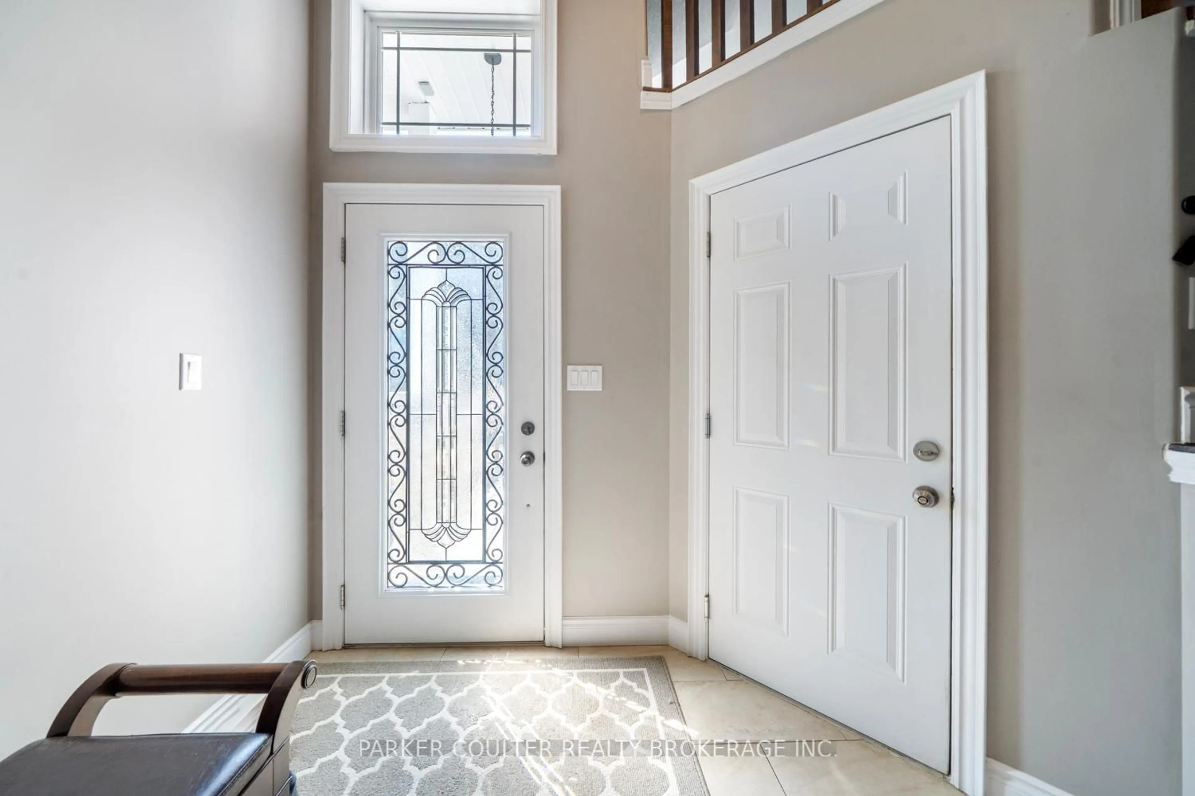 Indoor entryway for 3213 Beach Ave, Innisfil Ontario L9S 2K6