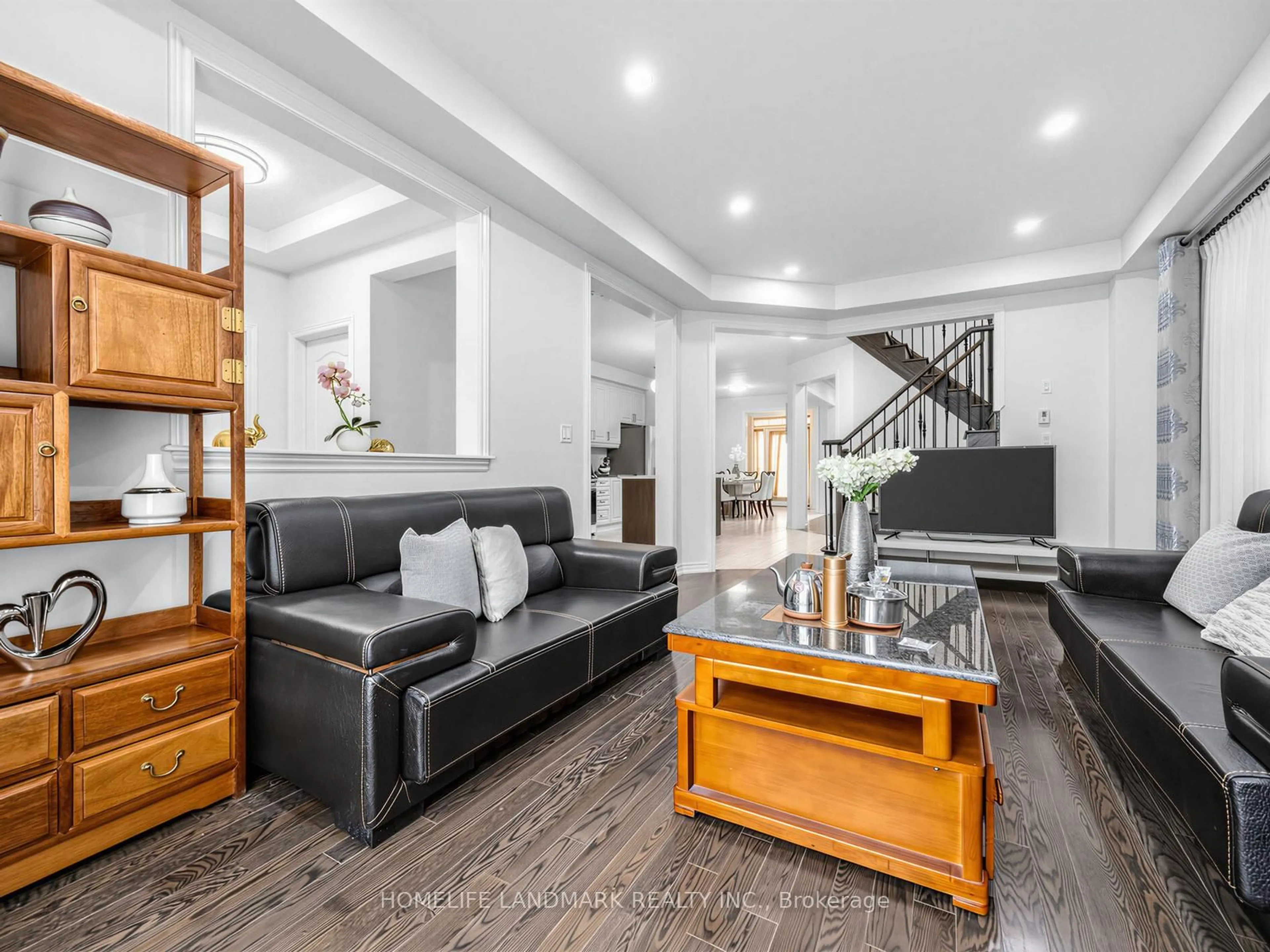 Living room with furniture, unknown for 25 Gordon Landon Dr, Markham Ontario L6B 0X9