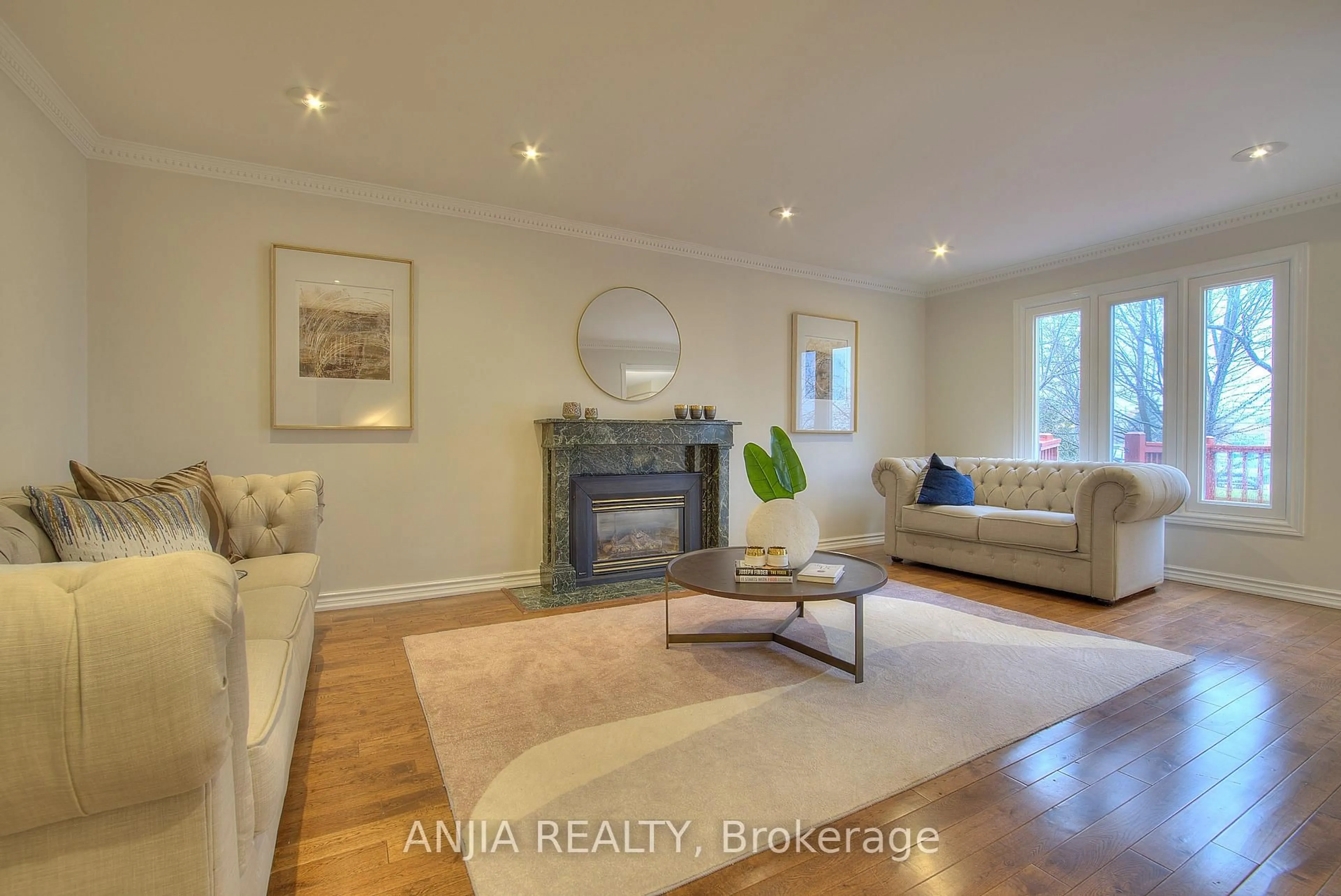 Living room with furniture, wood/laminate floor for 22 Chiltern Hill, Richmond Hill Ontario L4B 3B8