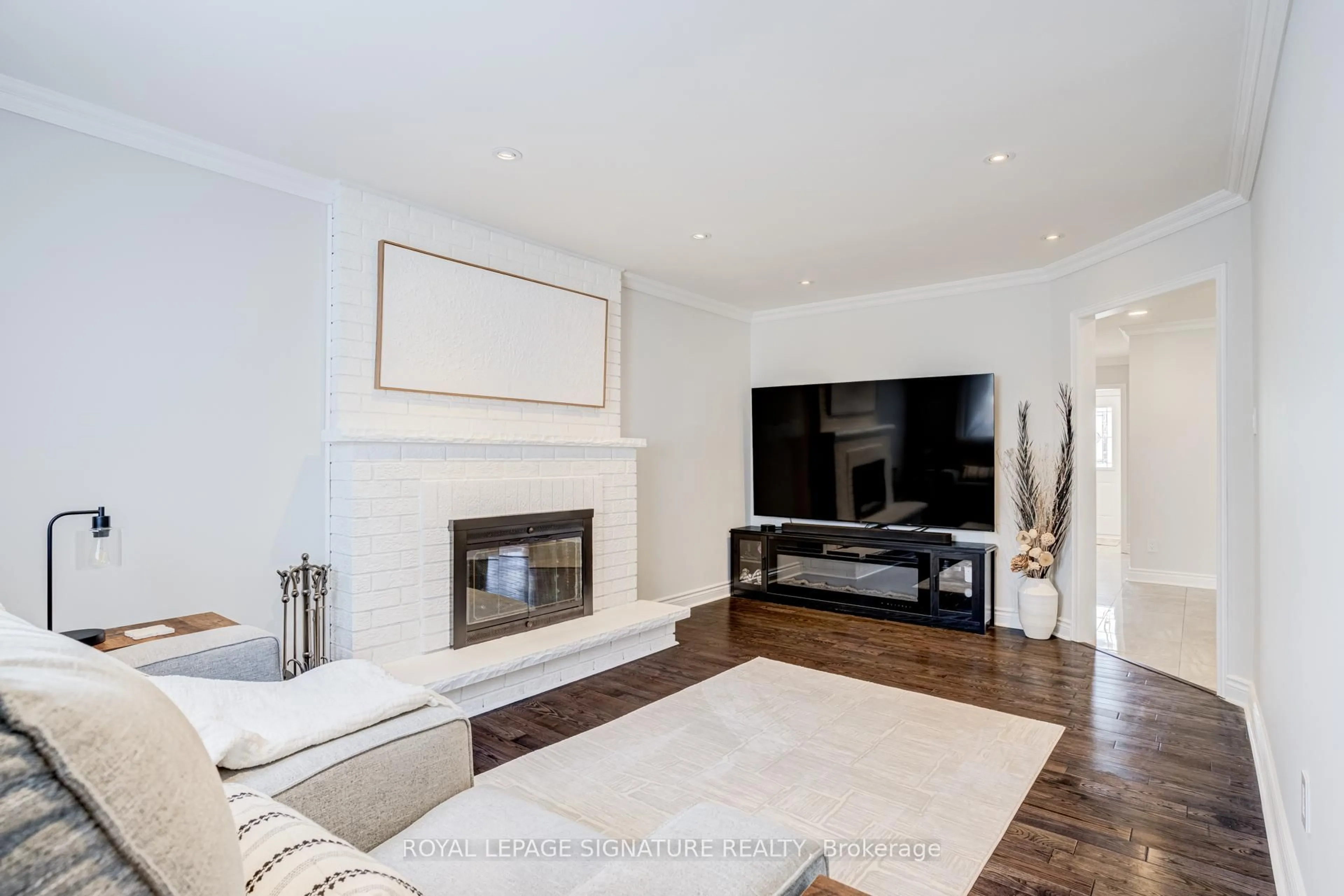 Living room with furniture, wood/laminate floor for 5 Longhouse St, Vaughan Ontario L4L 4Z3