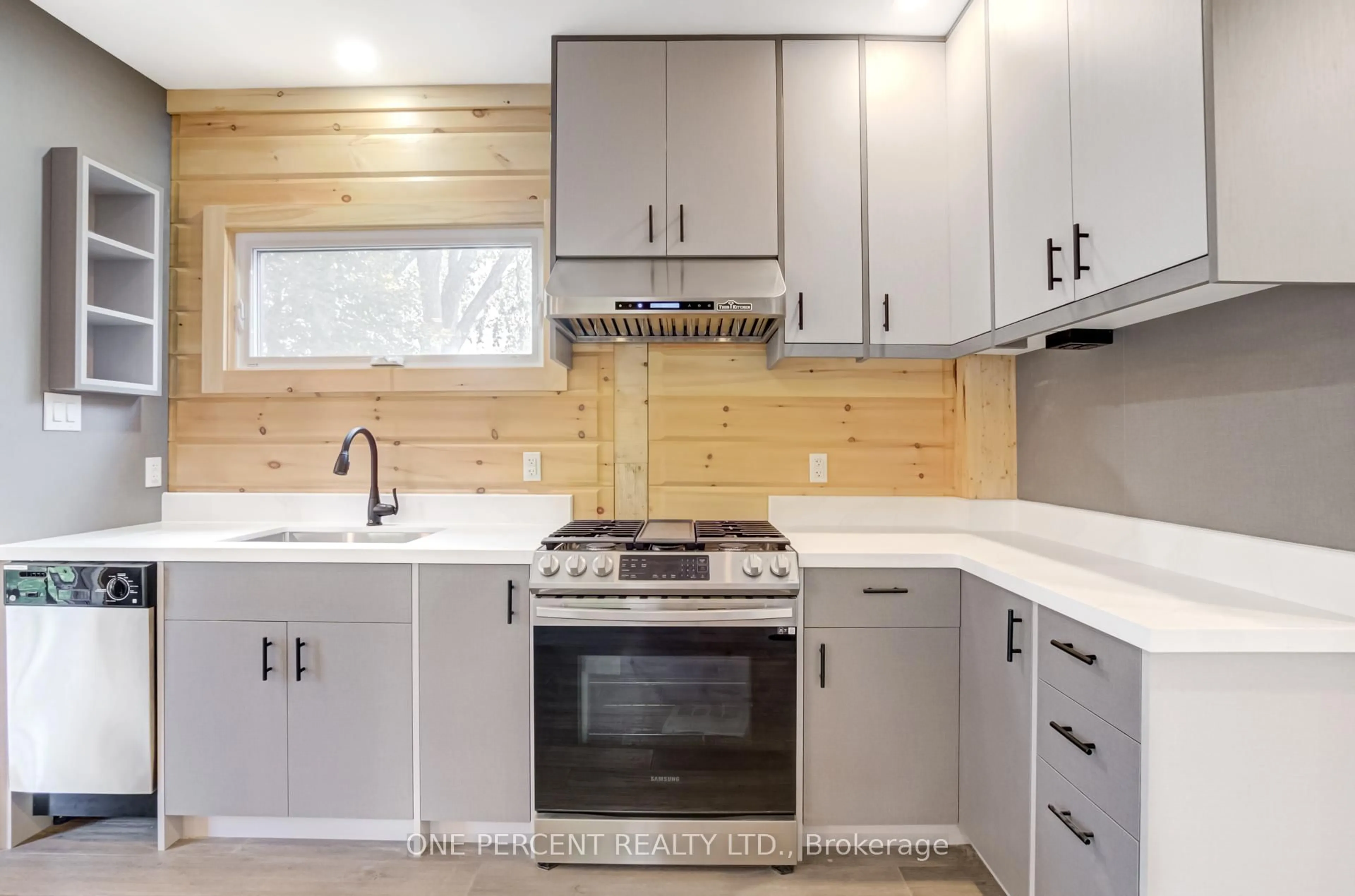 Open concept kitchen, wood/laminate floor for 57 Rosehill Dr, Whitchurch-Stouffville Ontario L4A 2Y3