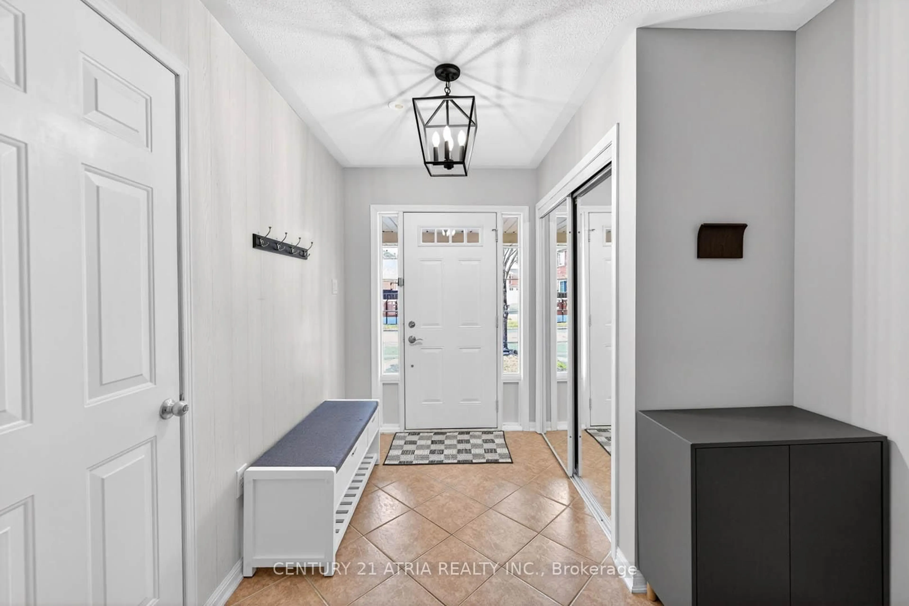 Indoor entryway for 18 Cossey Lane, Whitchurch-Stouffville Ontario L4A 0R1