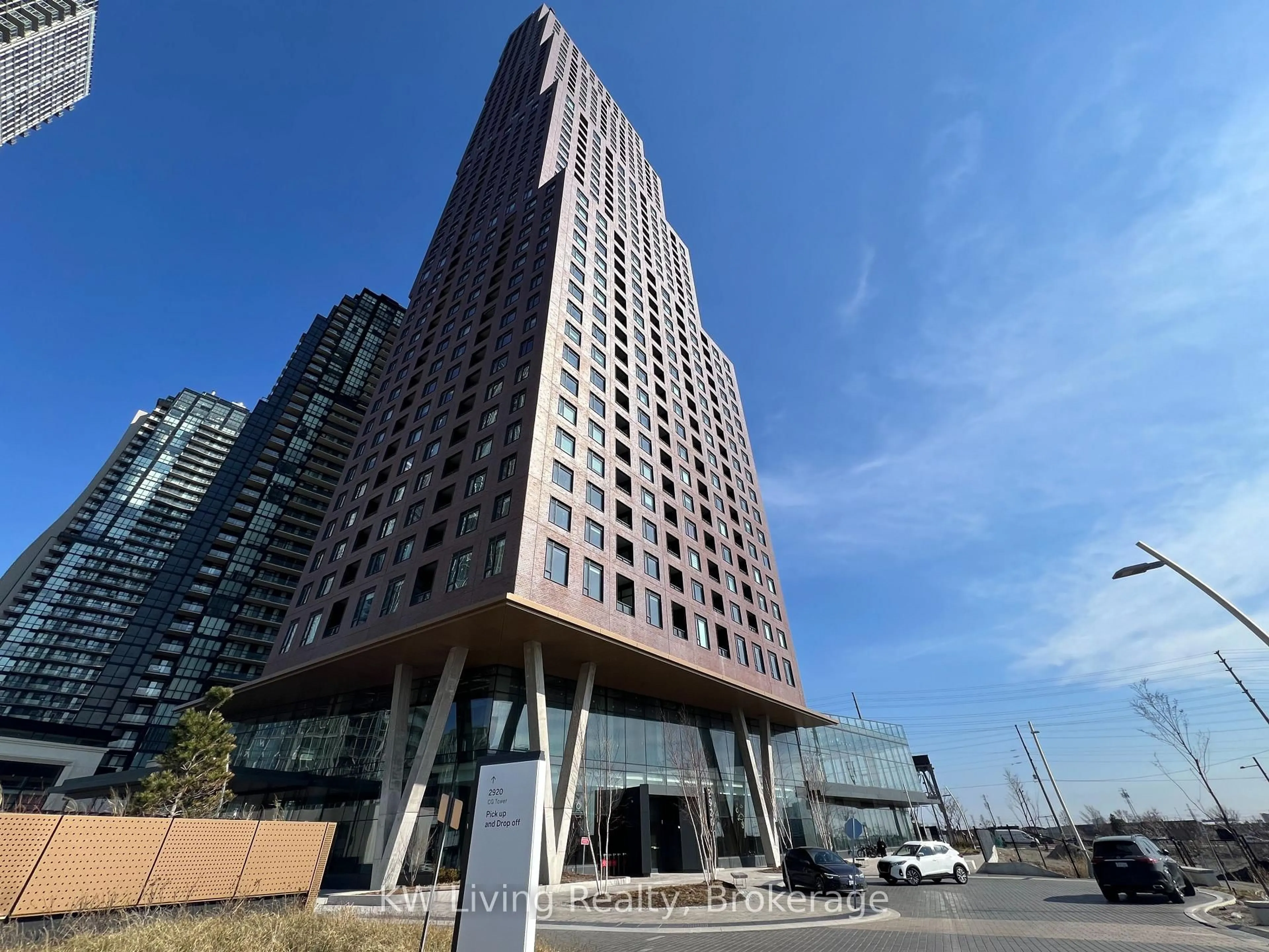 Indoor foyer for 2920 Hwy 7 #1103, Vaughan Ontario L4K 0P4