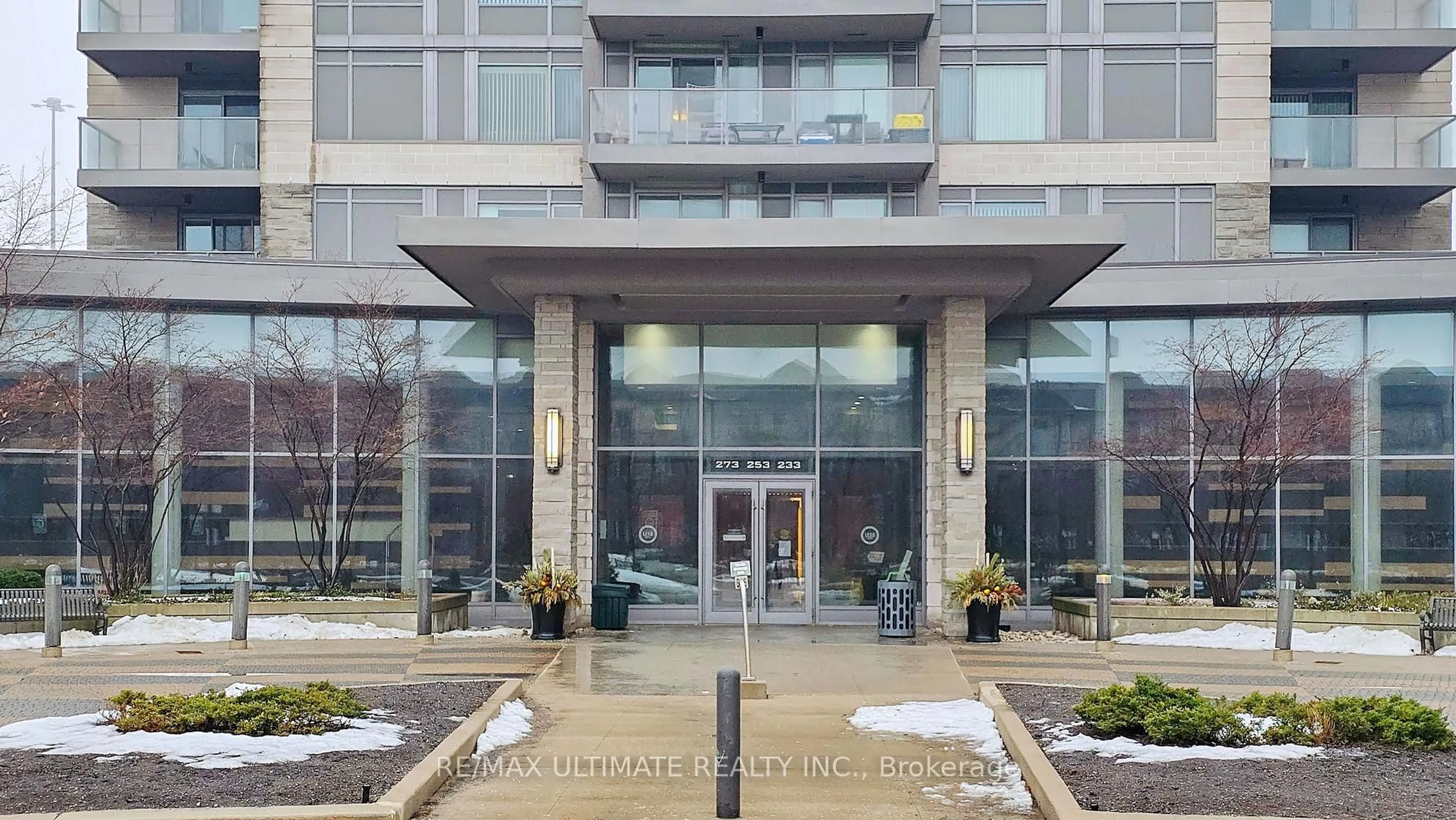 Indoor foyer for 273 SOUTH PARK Rd #718, Markham Ontario L3T 0B5