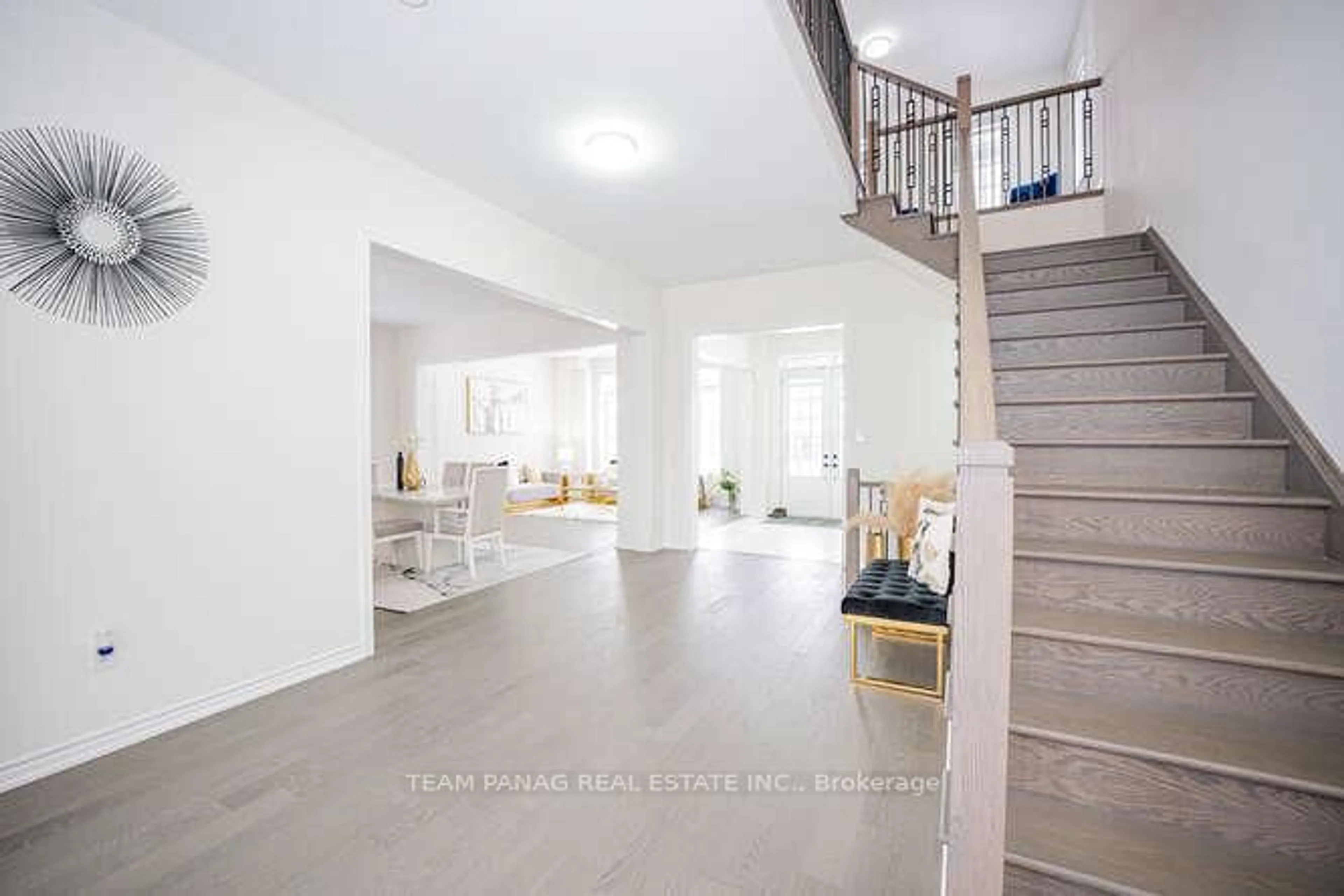 Indoor foyer for 41 Orchid Cres, Adjala-Tosorontio Ontario L0G 1W0