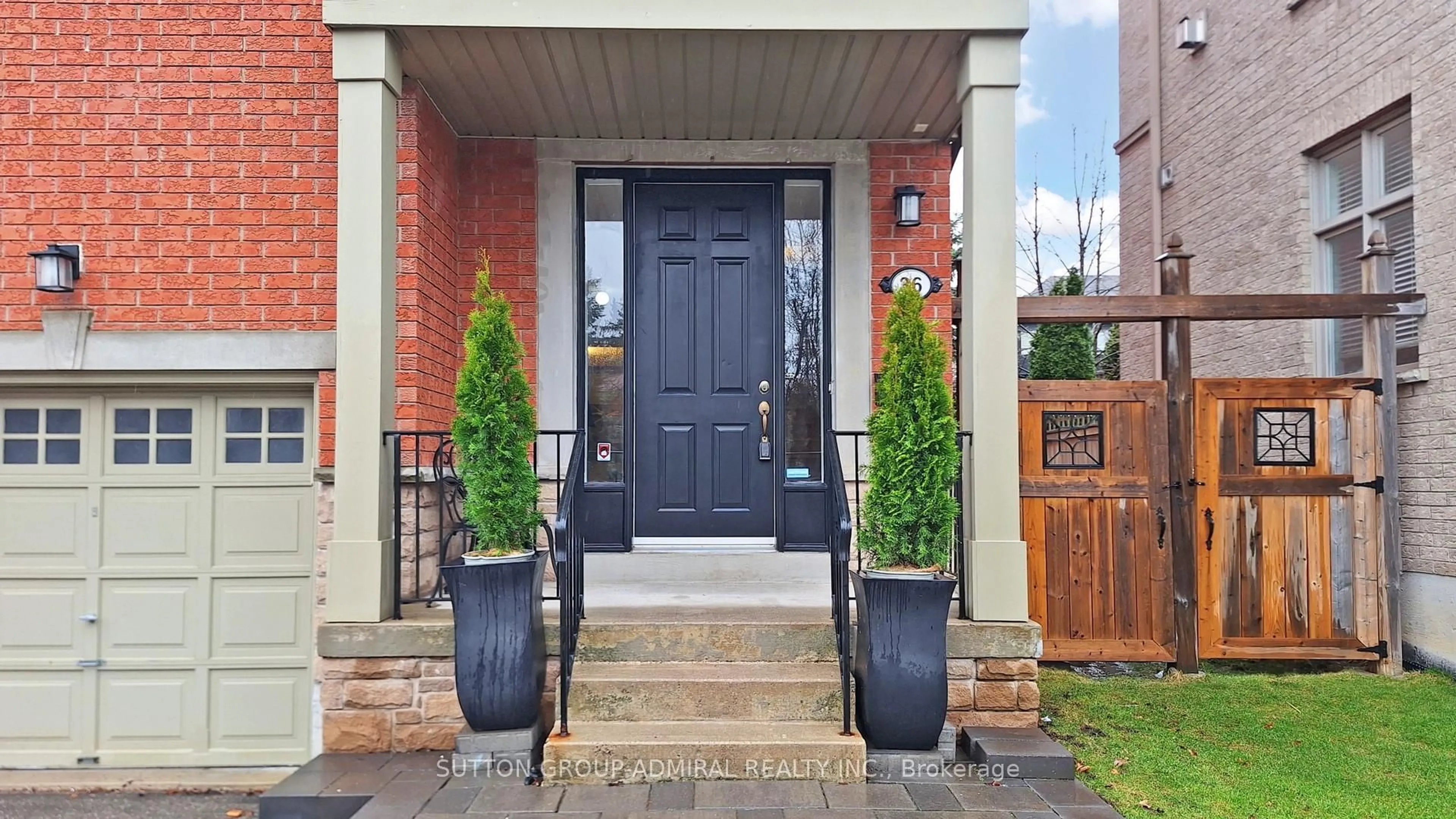 Indoor entryway for 36 Helen St, Vaughan Ontario L4L 3S3