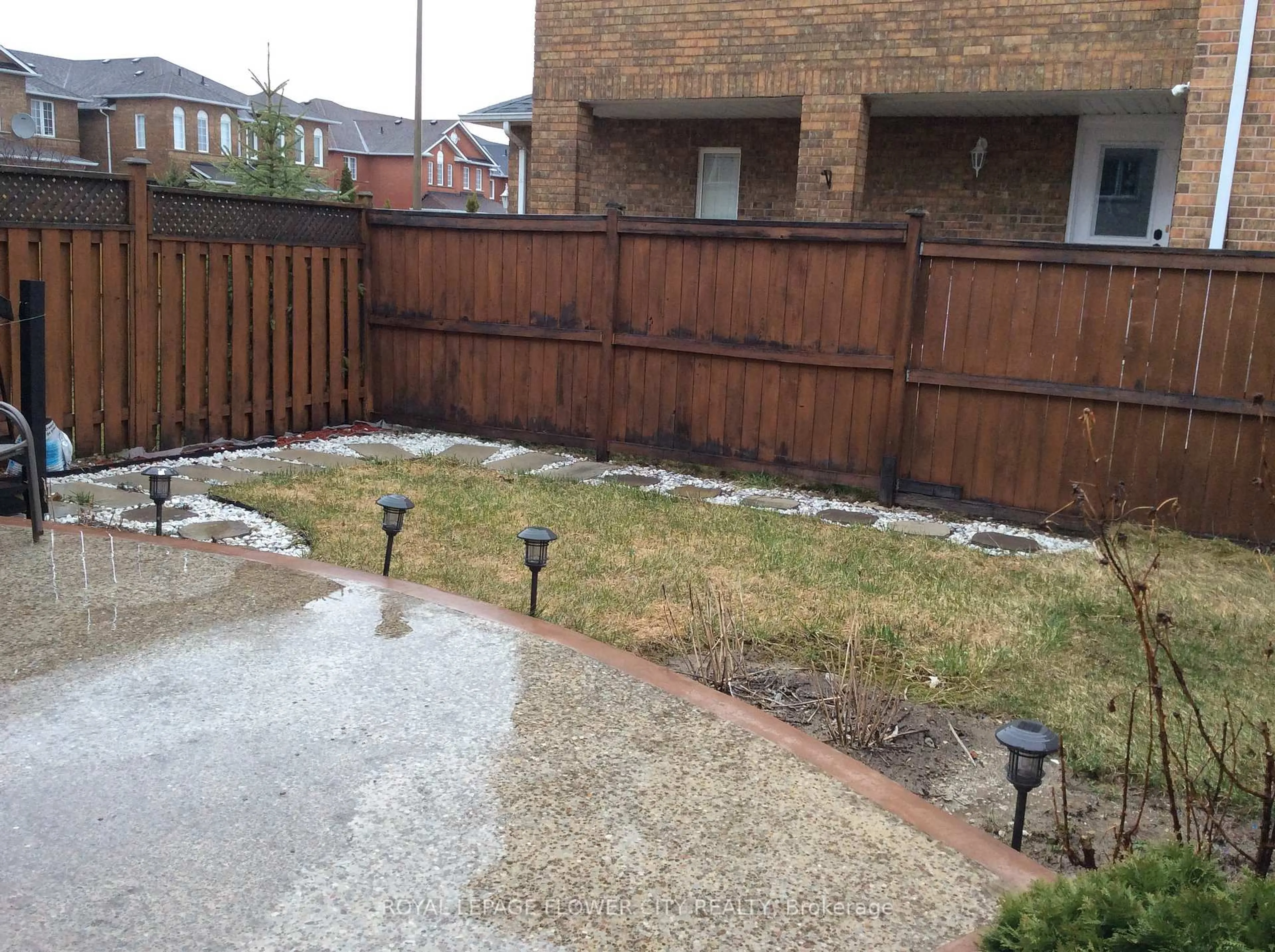 Patio, street for 30 Condotti Dr, Vaughan Ontario L4H 2C8