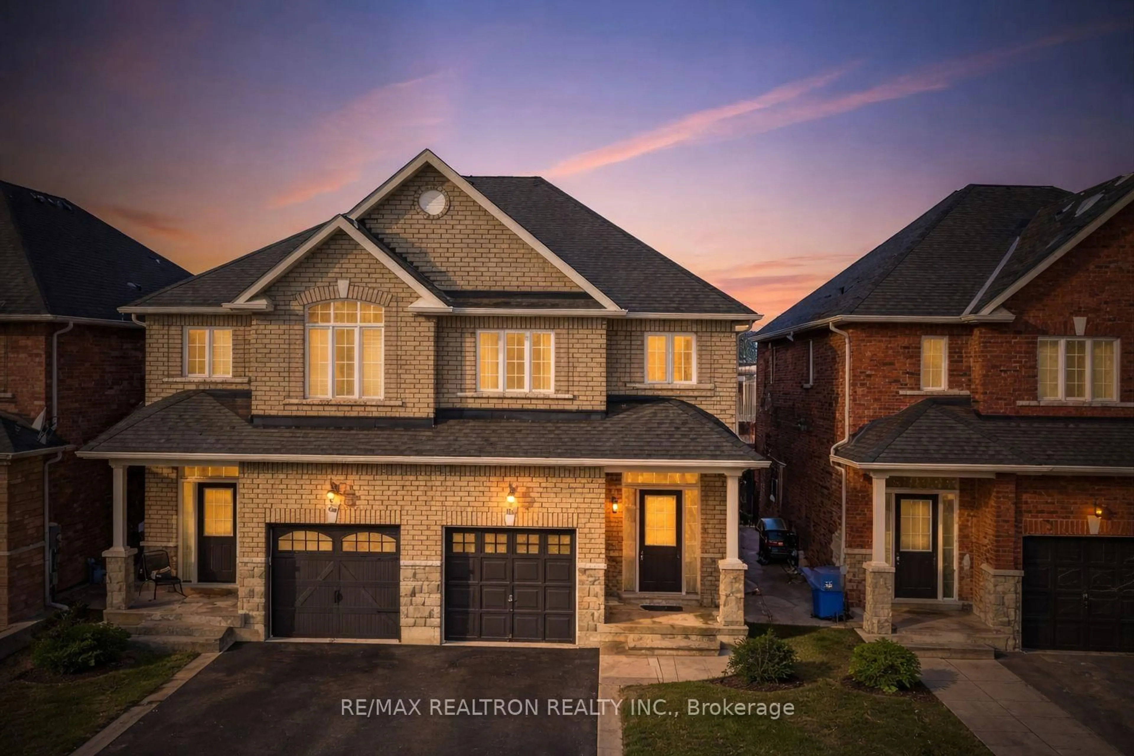 Home with brick exterior material, street for 86 Donald Stewart Cres, East Gwillimbury Ontario L0G 1M0