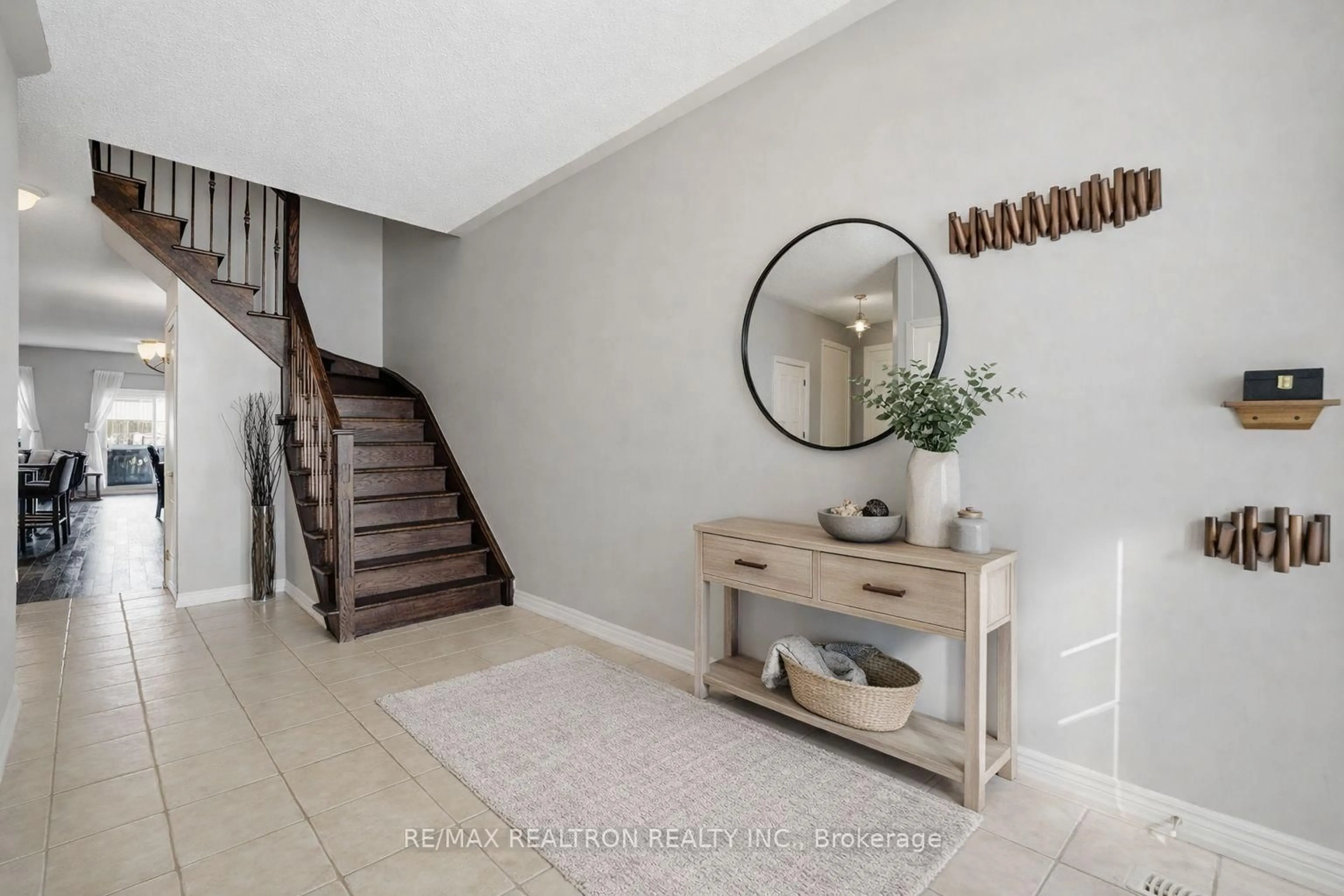 Indoor entryway for 86 Donald Stewart Cres, East Gwillimbury Ontario L0G 1M0