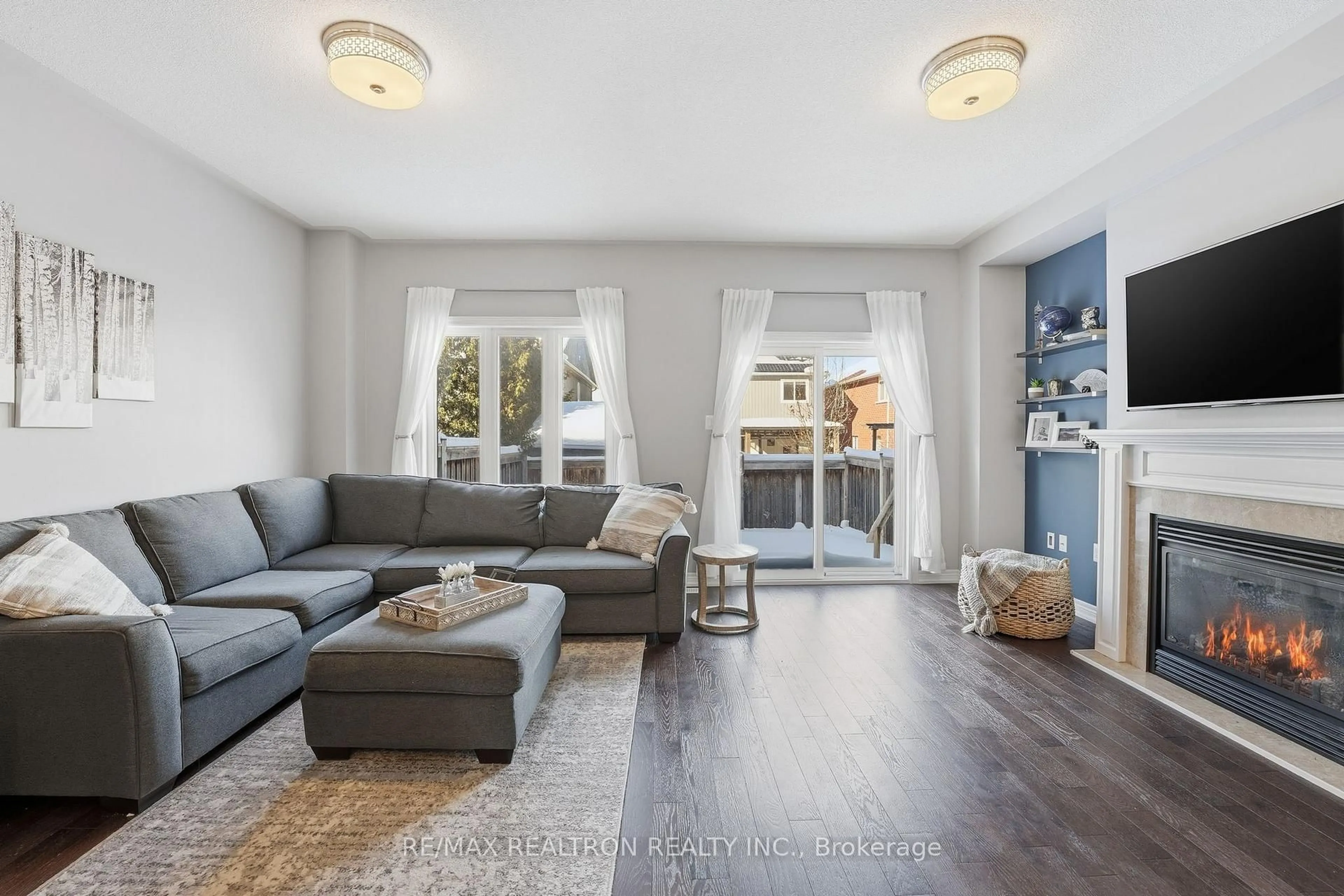 Living room with furniture, unknown for 86 Donald Stewart Cres, East Gwillimbury Ontario L0G 1M0