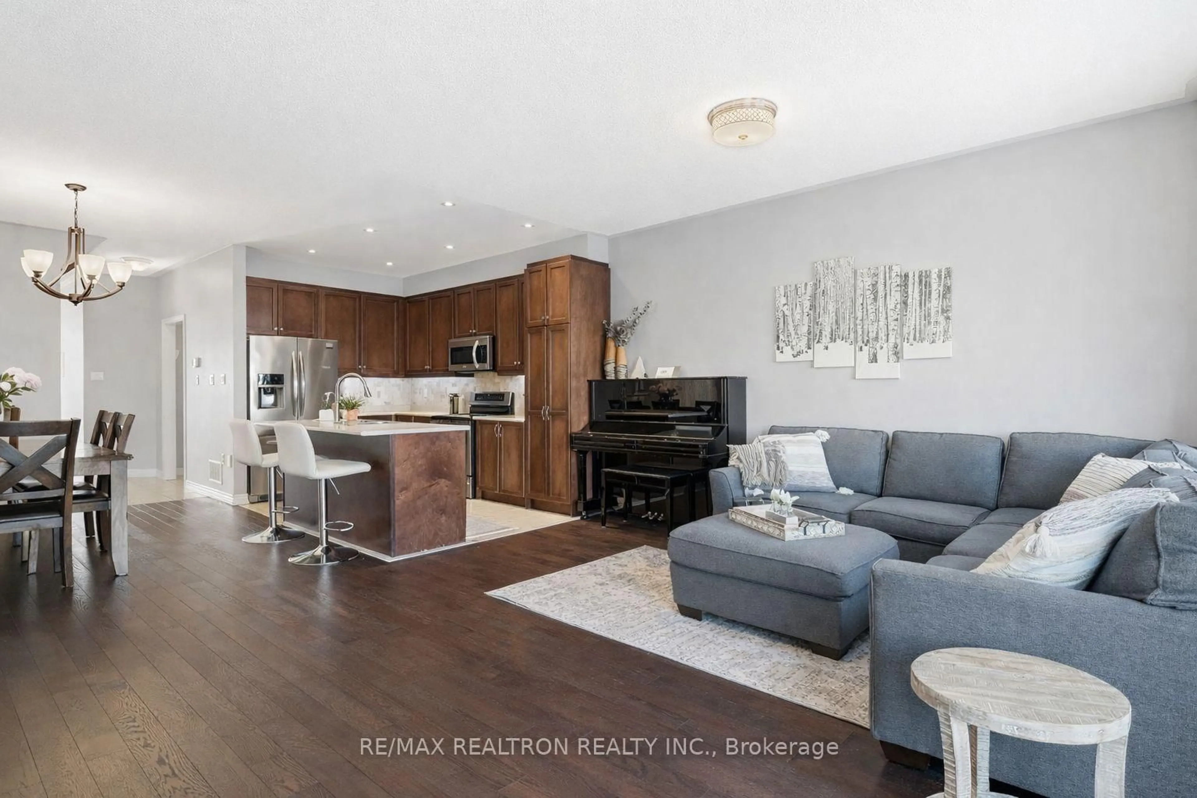 Open concept kitchen, unknown for 86 Donald Stewart Cres, East Gwillimbury Ontario L0G 1M0