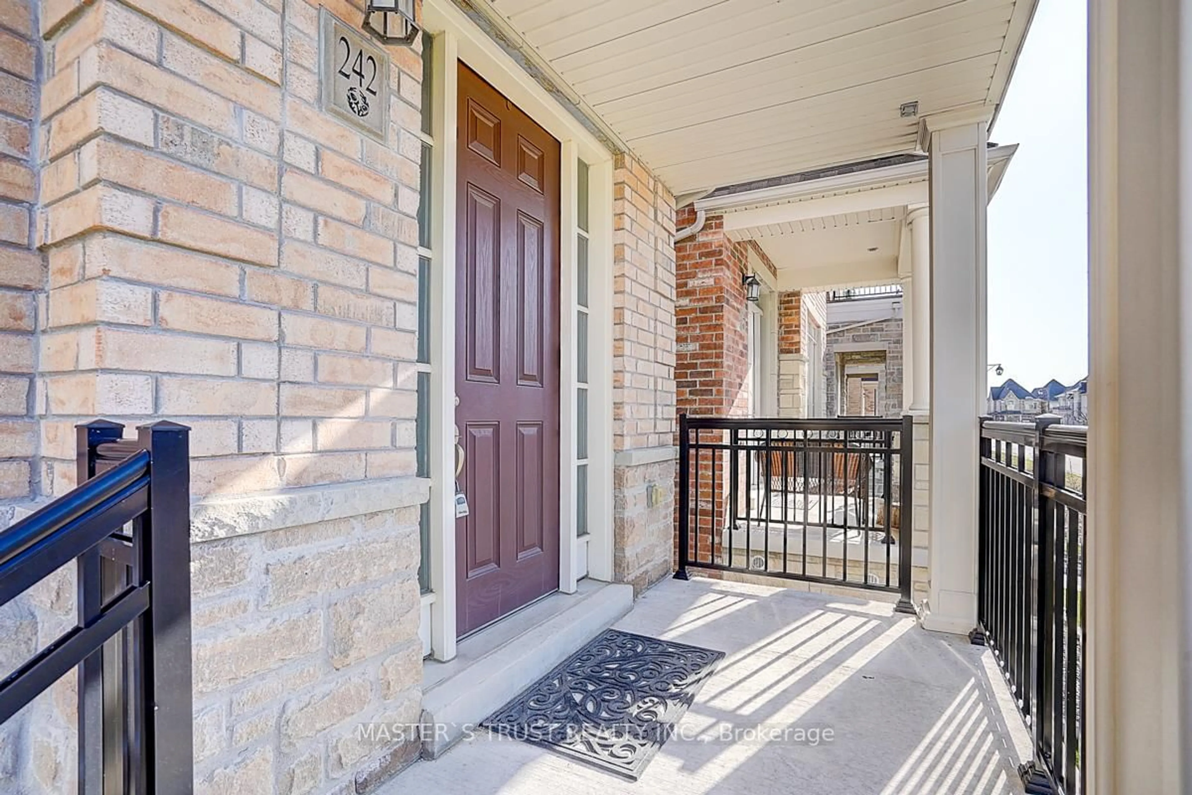 Indoor entryway for 242 Paradelle Dr, Richmond Hill Ontario L4E 1B8