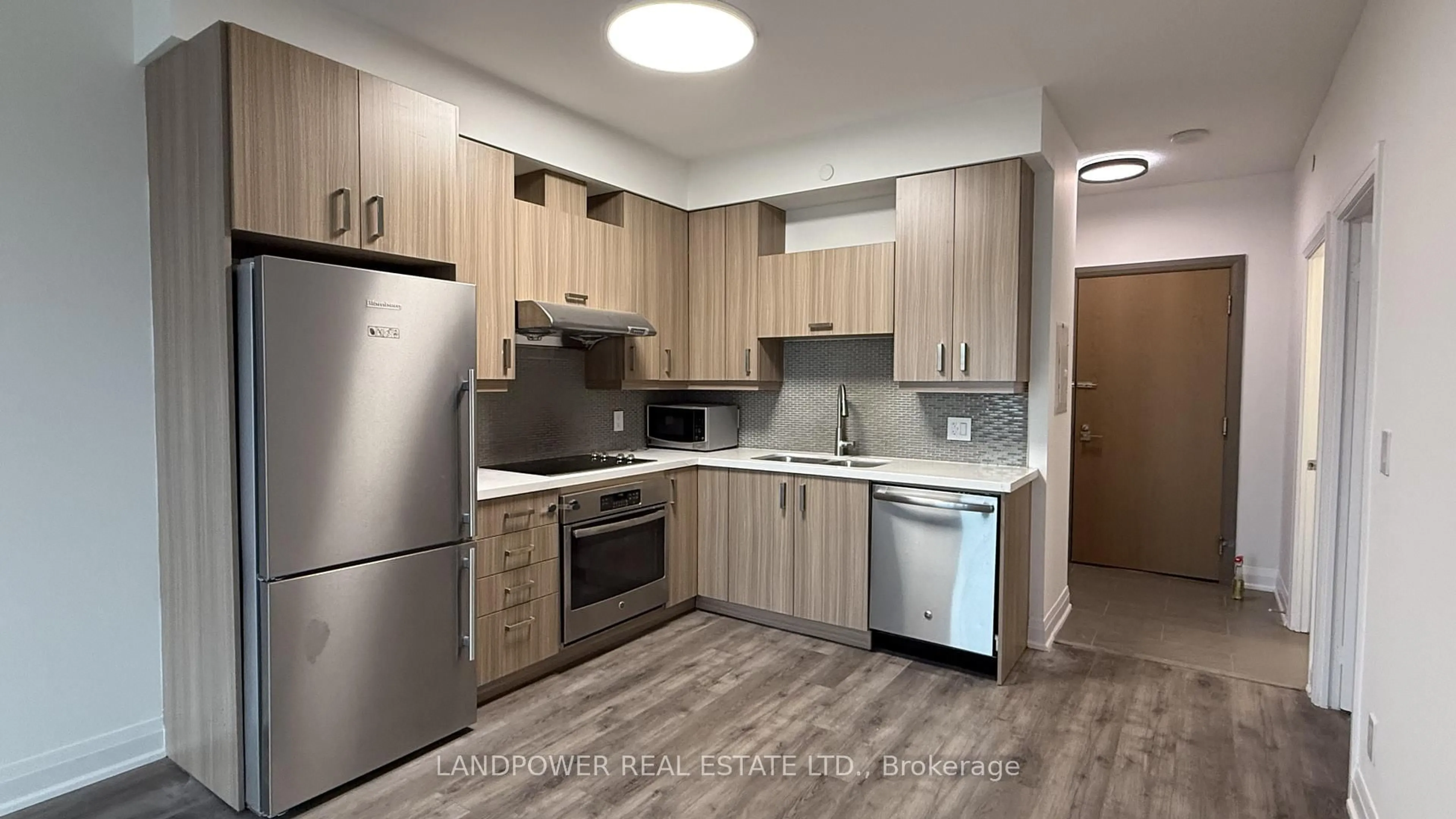 Standard kitchen, wood/laminate floor for 28 Uptown Dr #515, Markham Ontario L3R 5M8